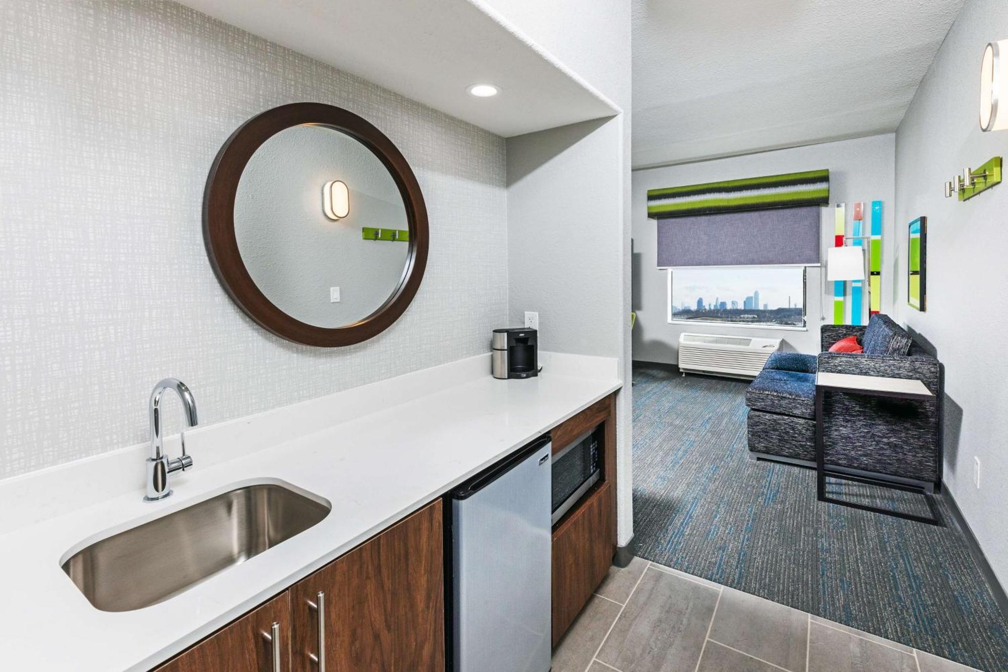 One-Bedroom King Suite Non-Smoking