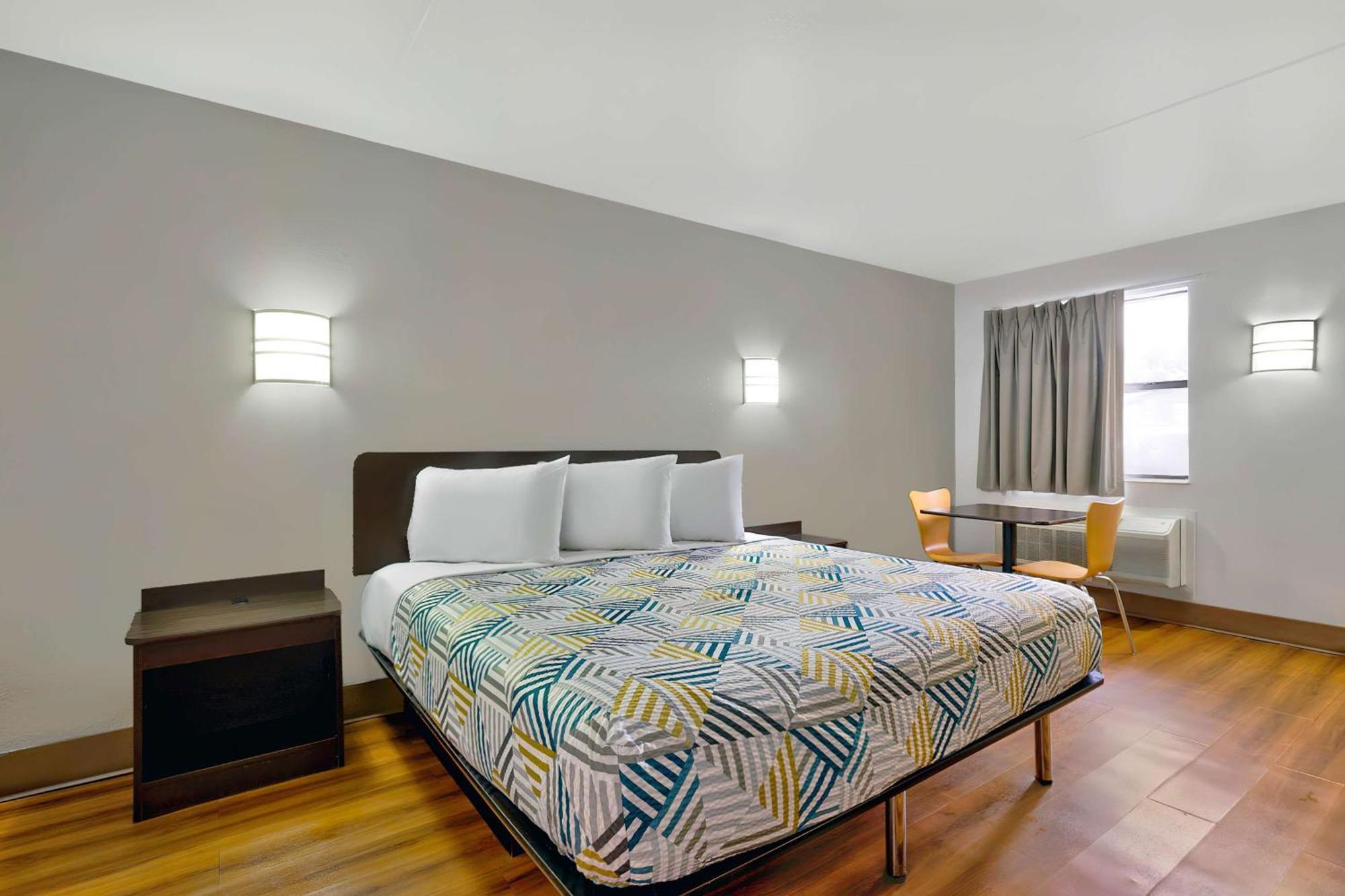 King Room - Disability Access - Non-Smoking