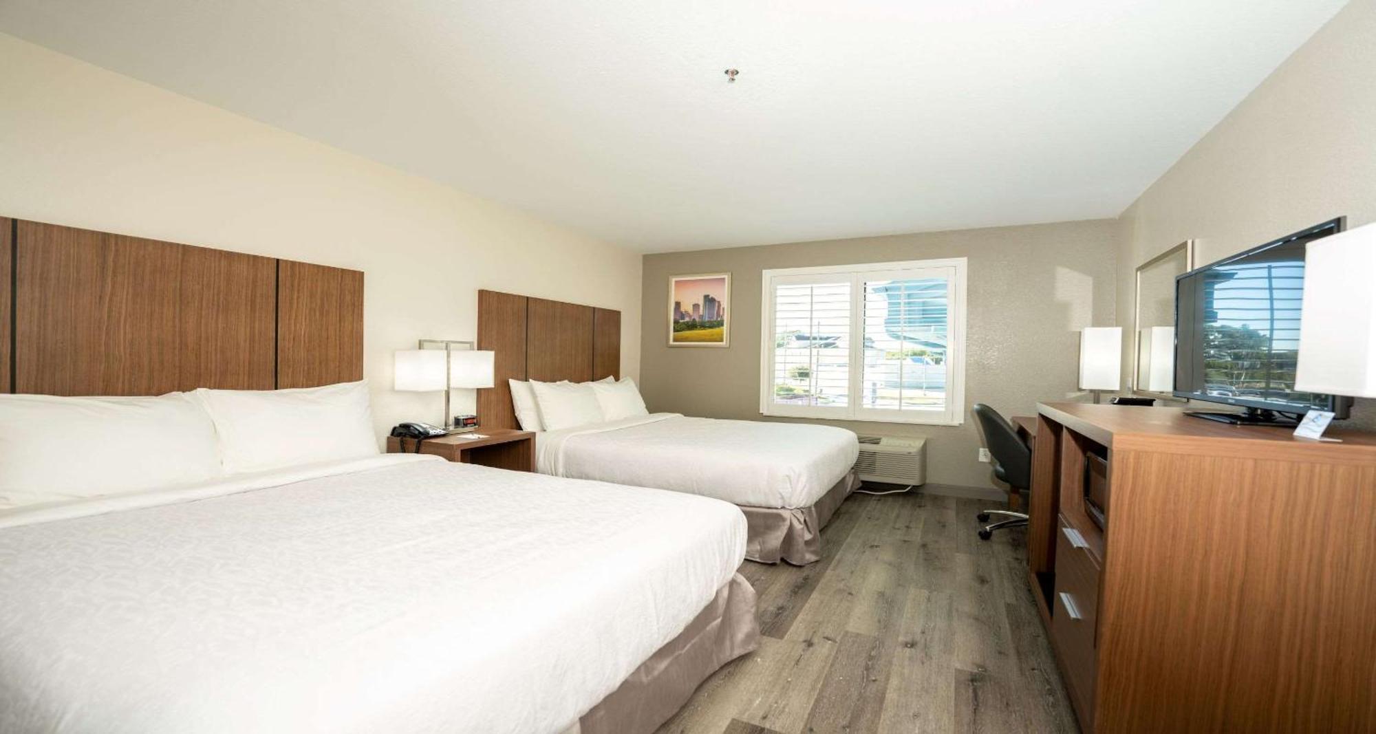 Queen Room Two Queen Beds Non-Smoking