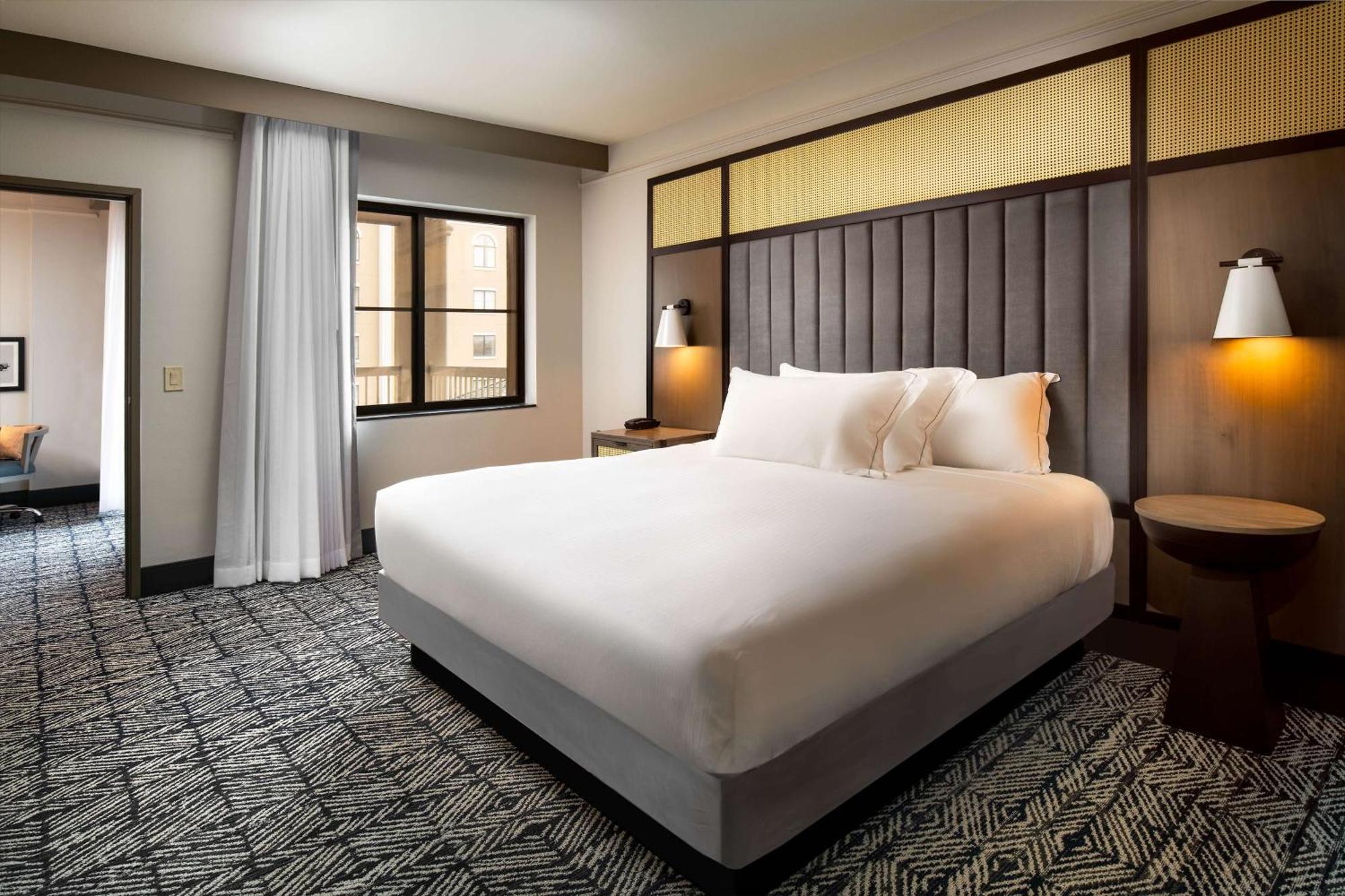 One-Bedroom Corner King Suite
