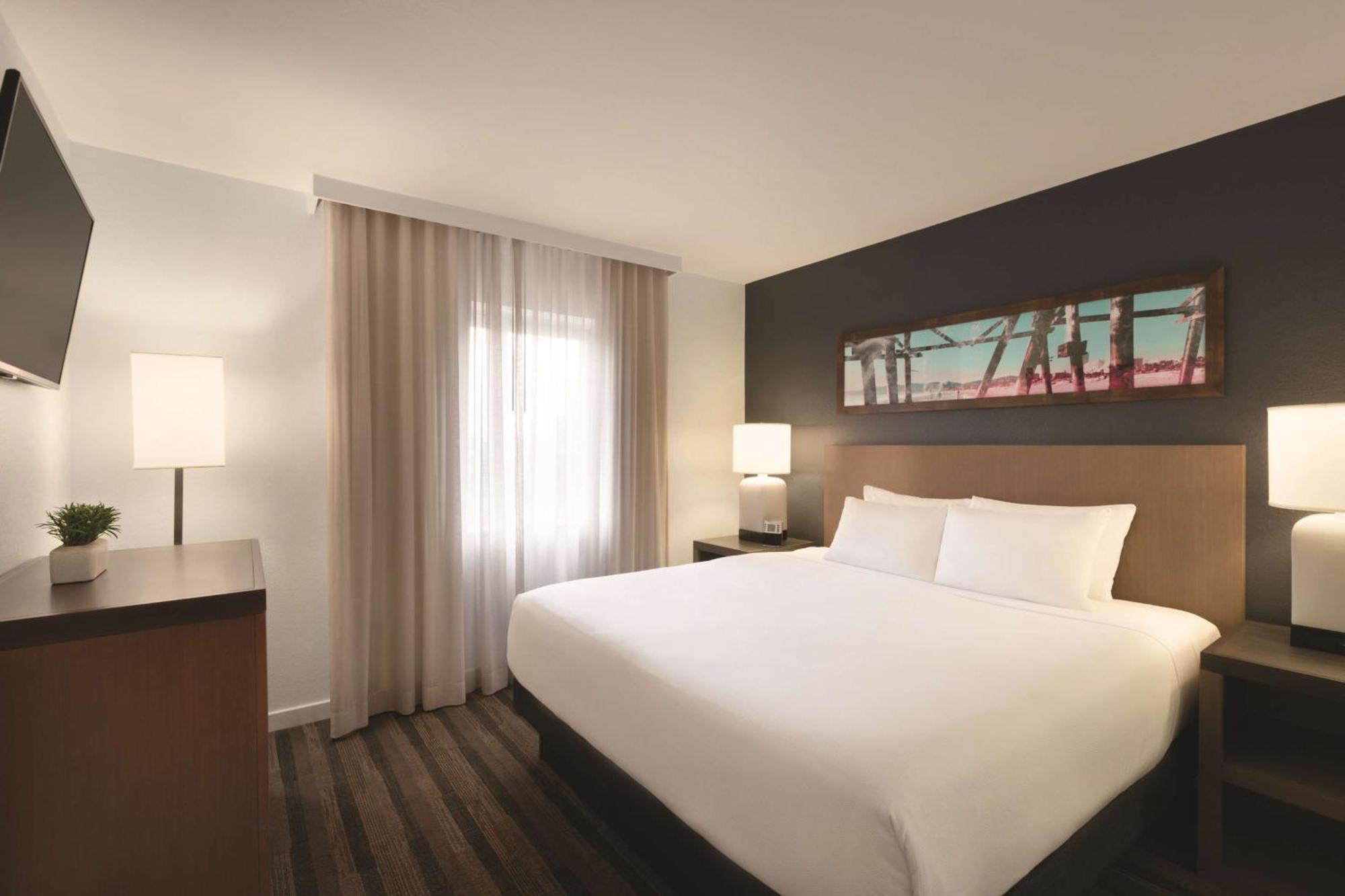 One-Bedroom King Suite