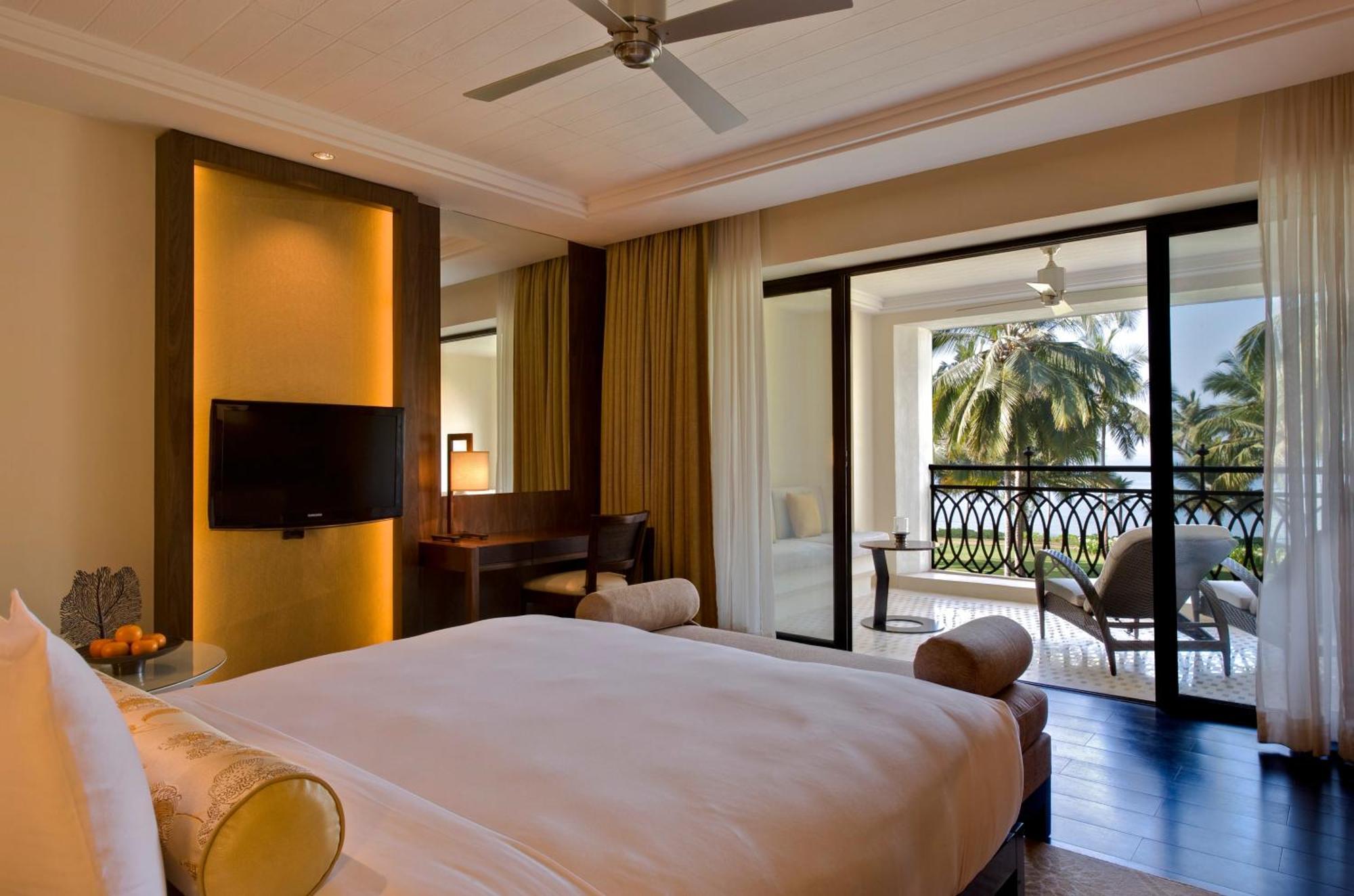 King Room Balcony Garden View