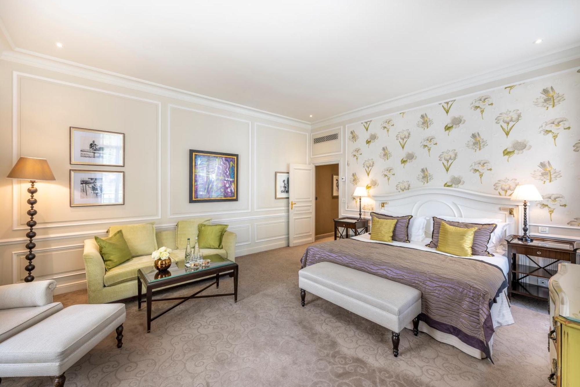 Junior Suite with City or Courtyard View