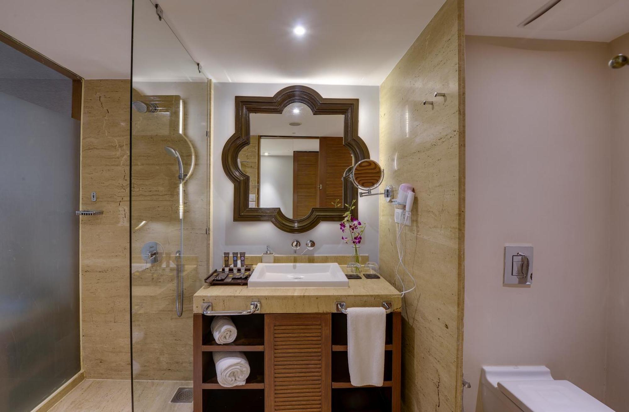 Superior Twin Room Balcony on One way Local Transfer Happy Hours 11 from 5pm to 7pm on Food Beverages on SPA