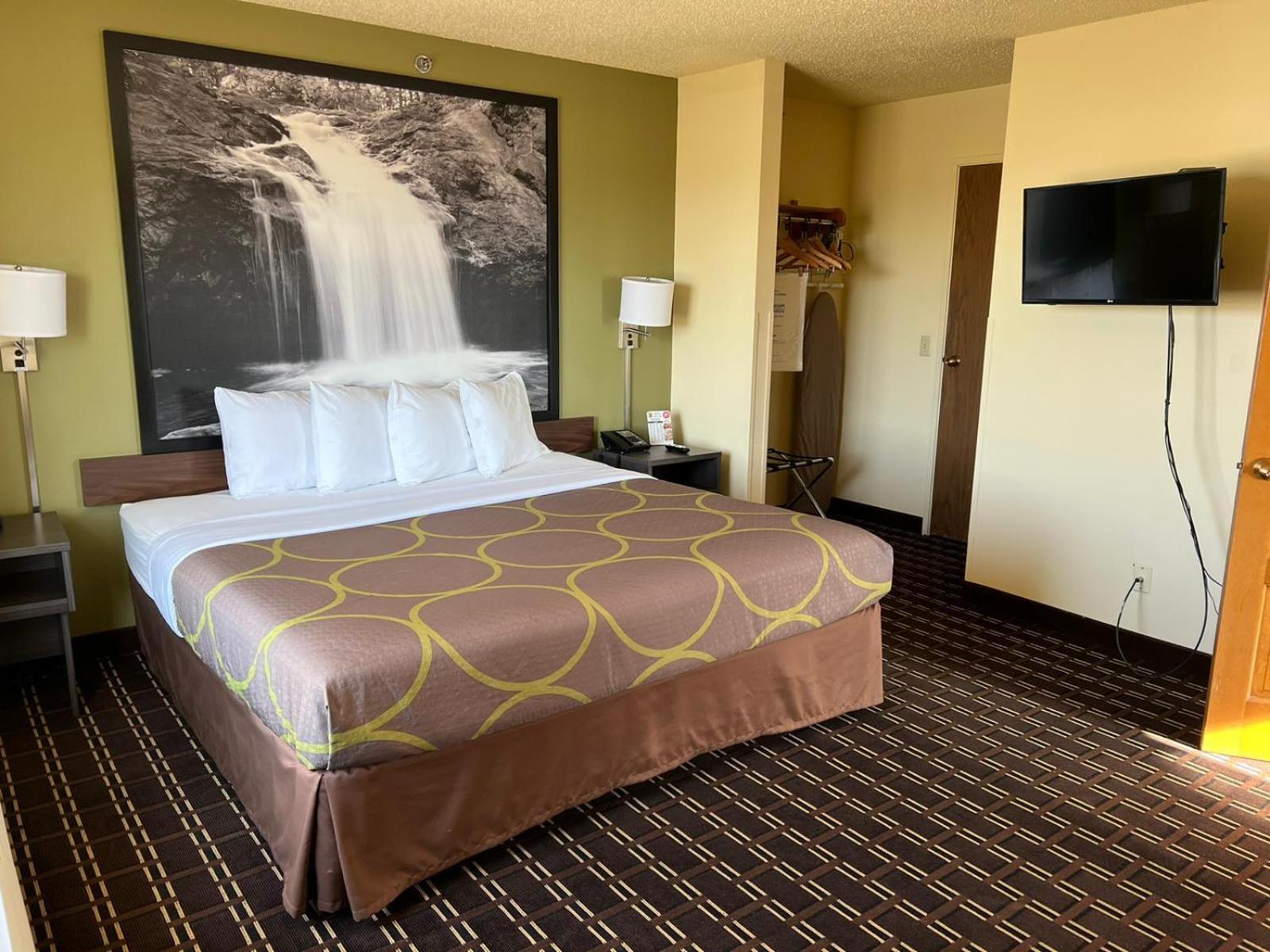 One-Bedroom King Suite Non-Smoking