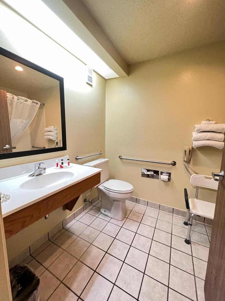 Queen Room Two Queen Beds Mobility Access or Non-Smoking