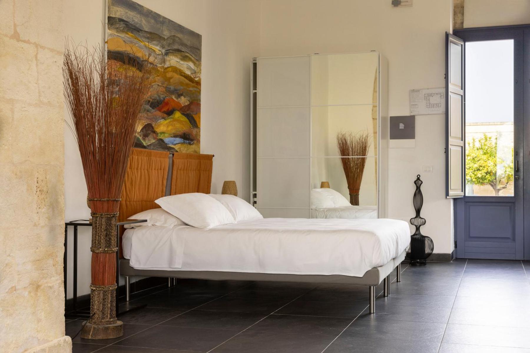 Executive Suite,1446402622:JPEG