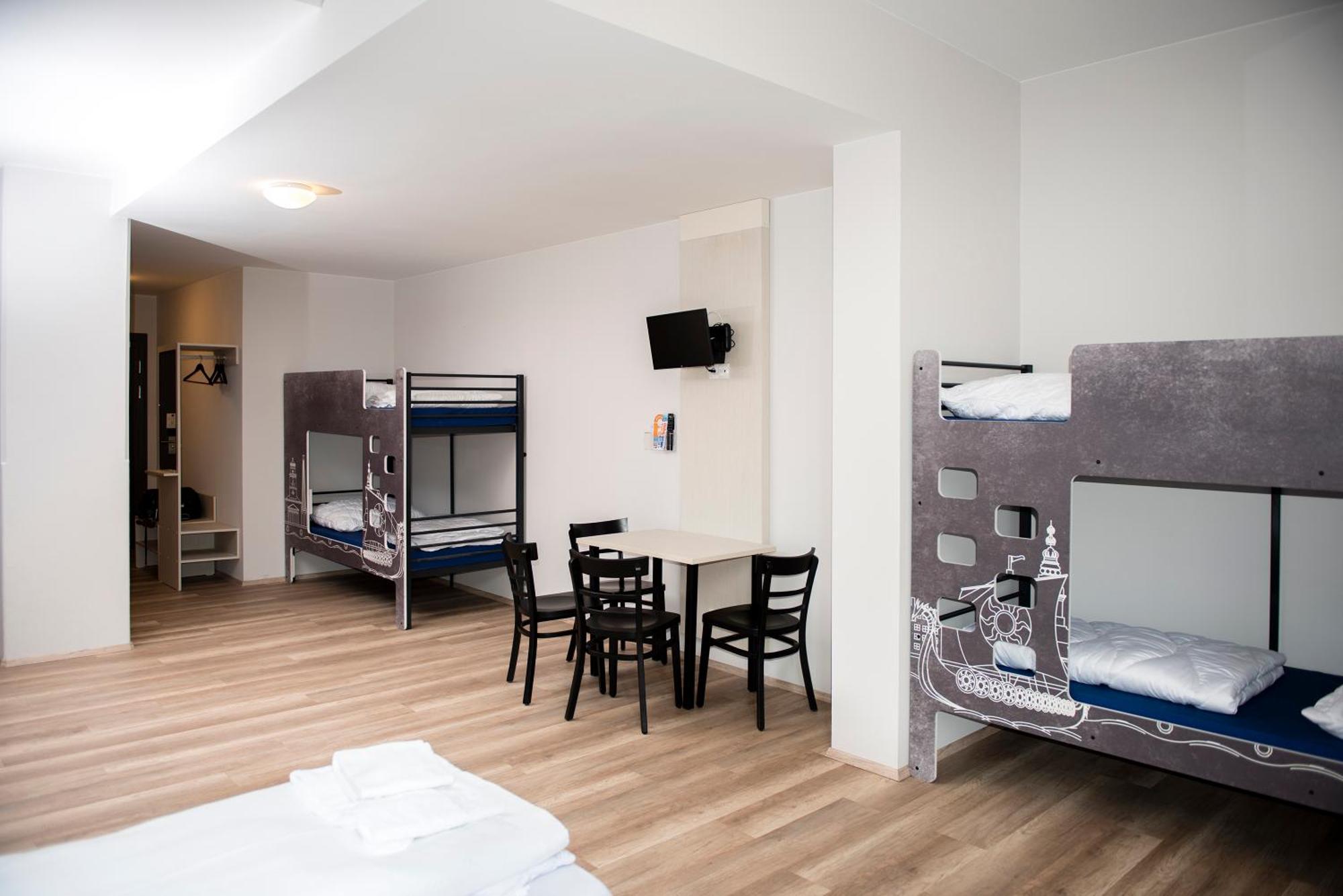 Bed 6-Bed Dormitory Room