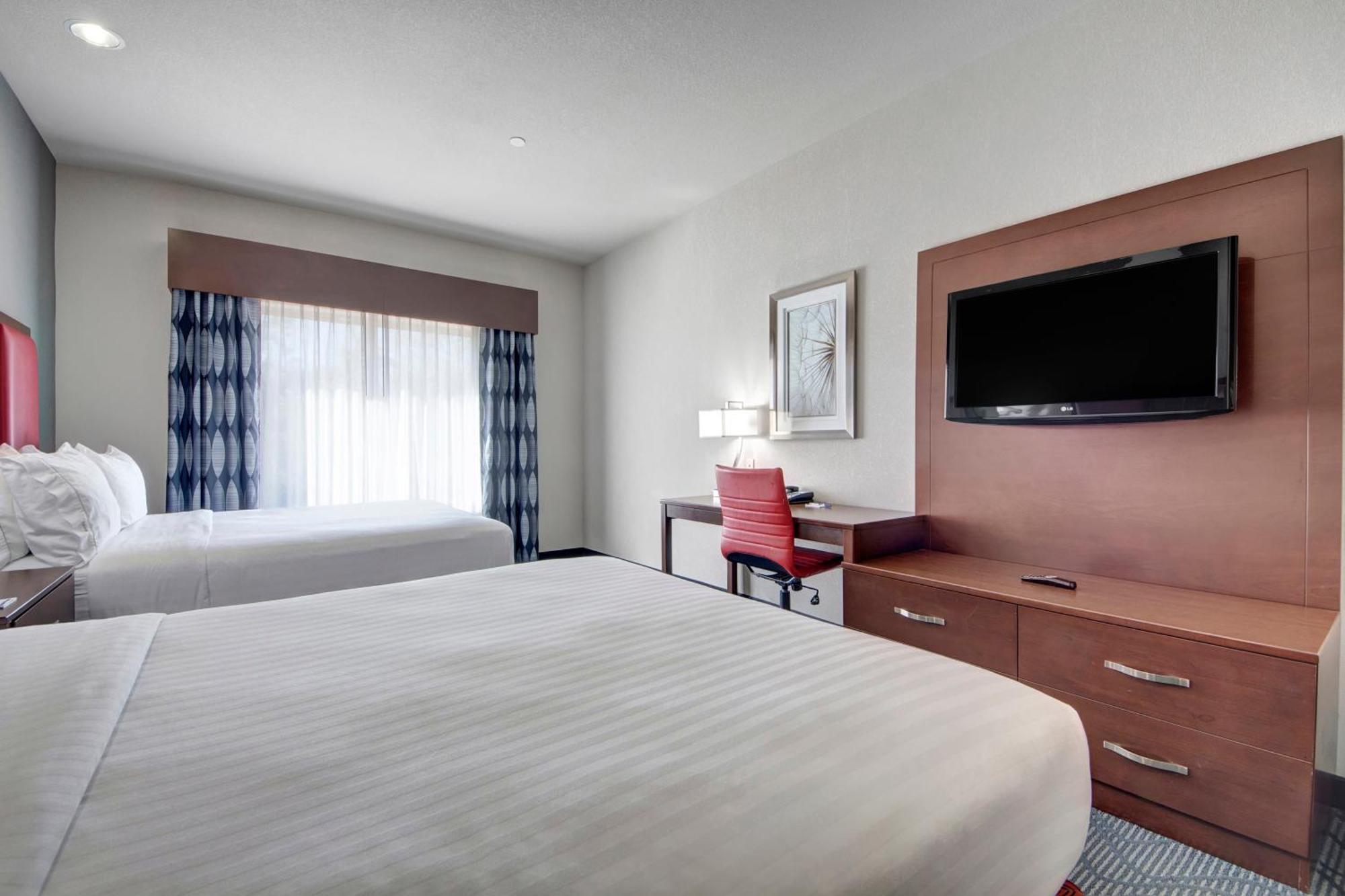 Queen Suite Two Queen Beds