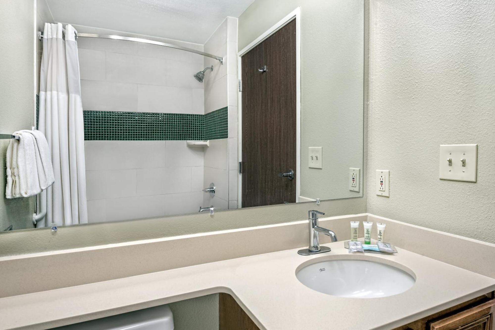 Studio Queen Suite