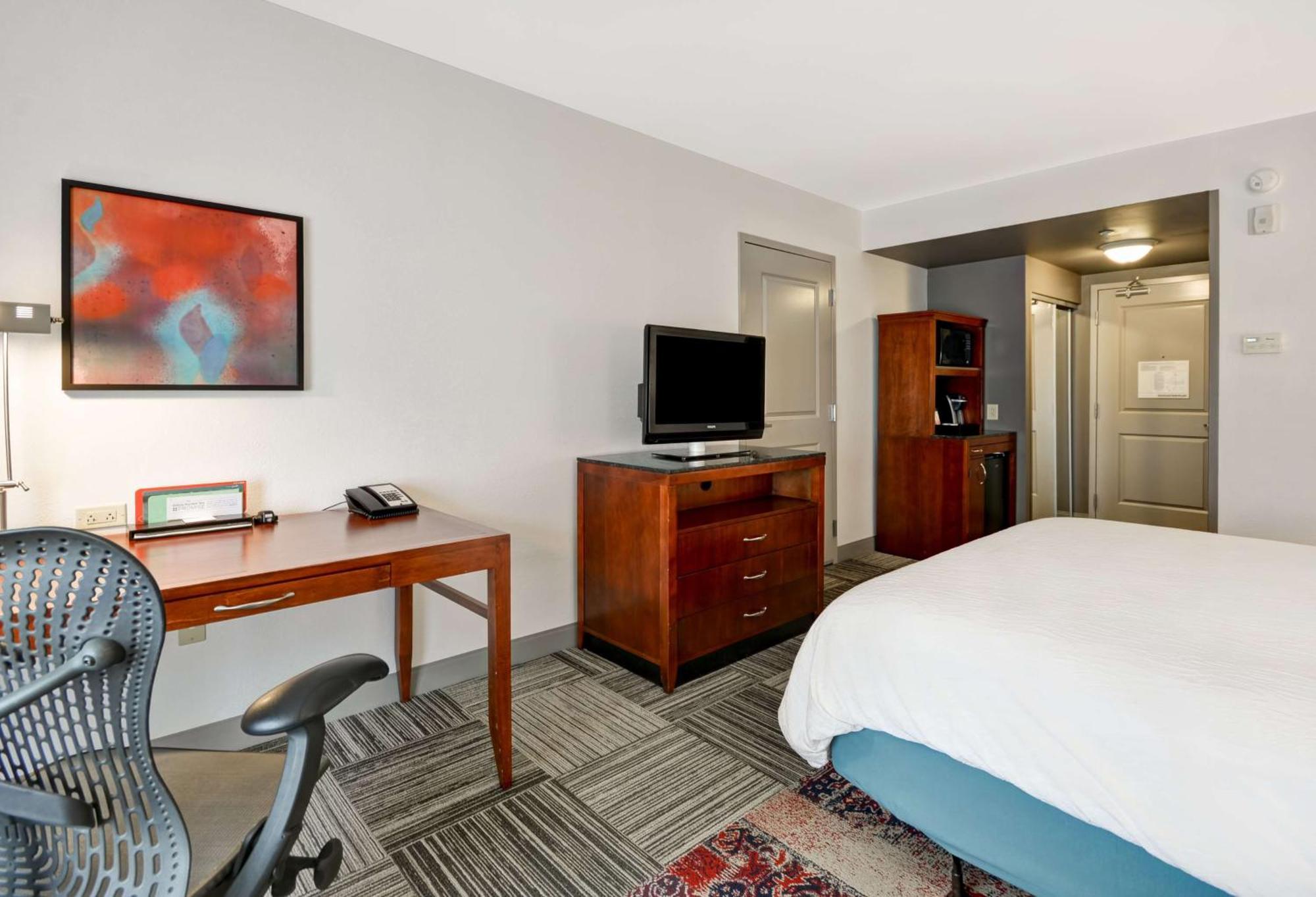King Room with Bath Tub - Mobility Access
