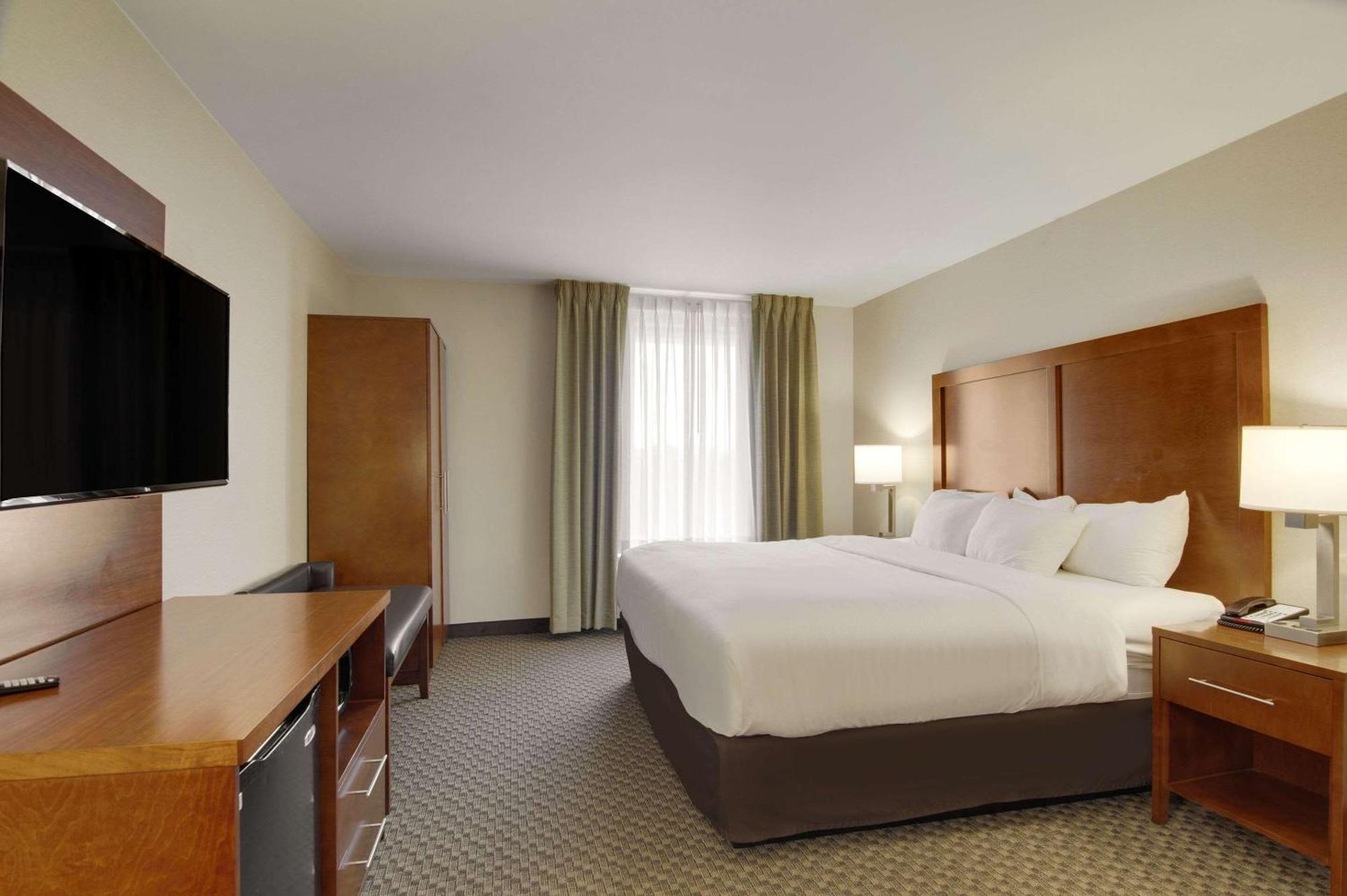 Business King Suite Upgrade - Accessible/Non-Smoking