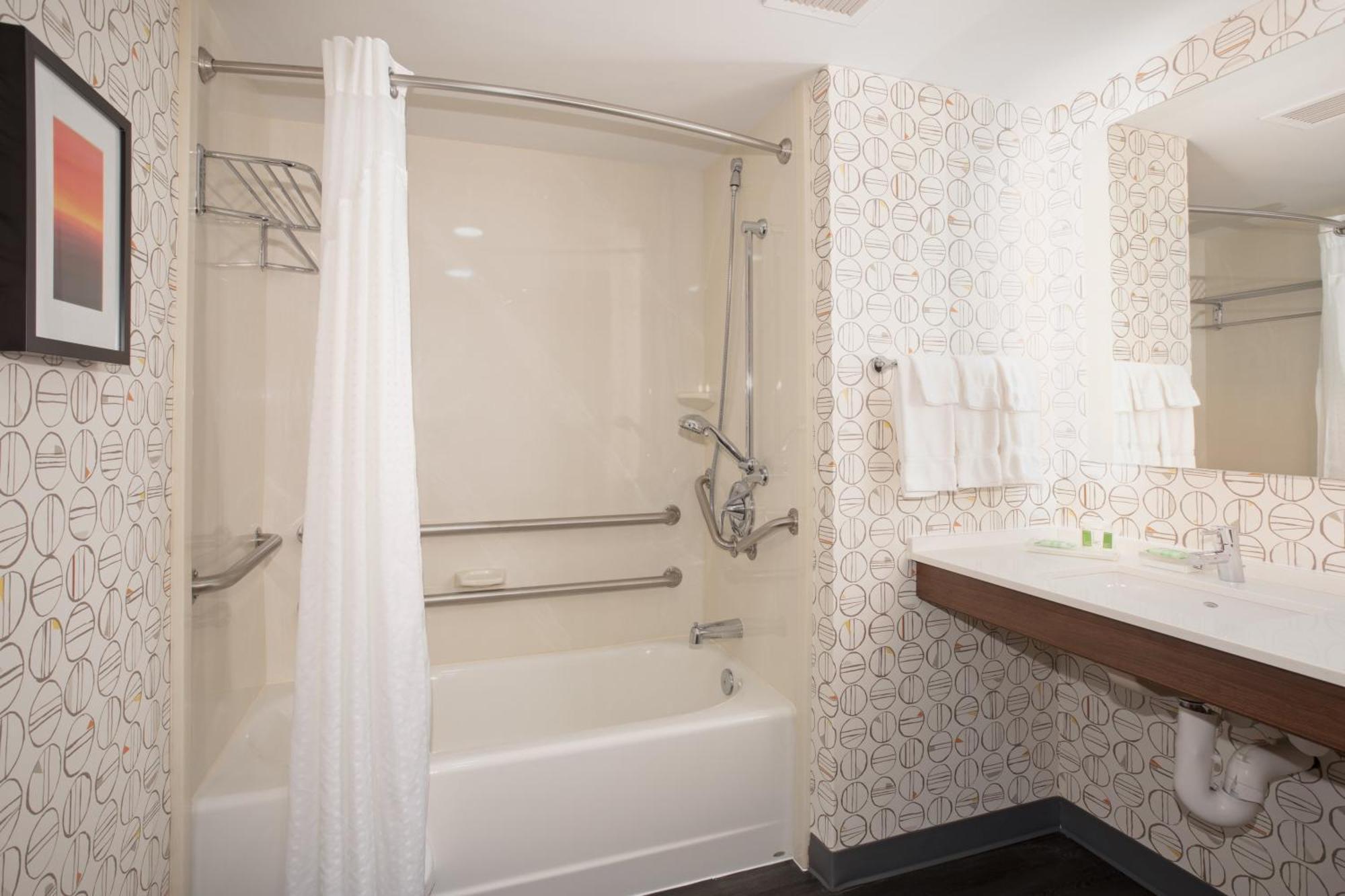 Standard Queen Room Two Queen Beds Tub Communications Accessible