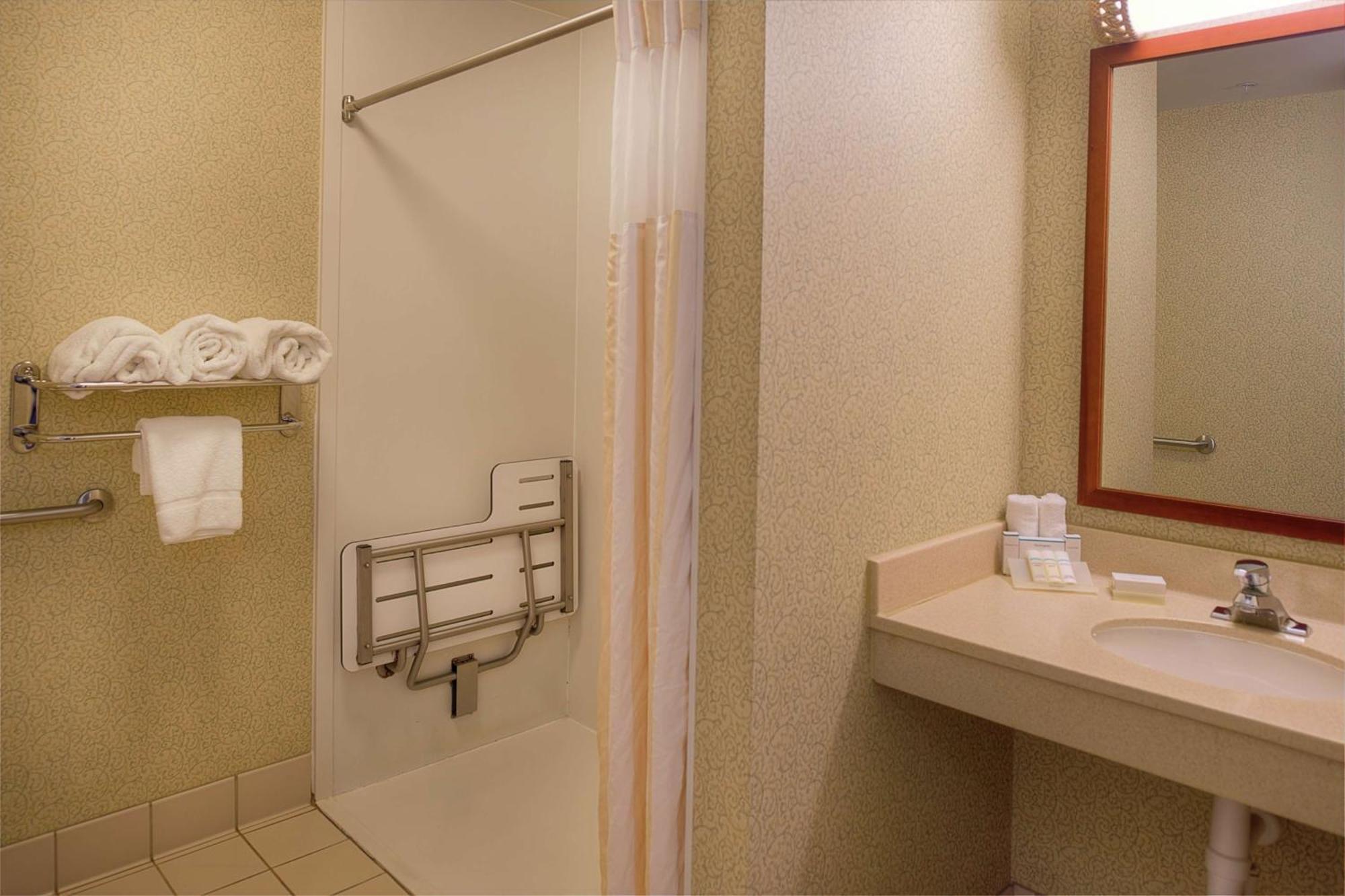 King Room with Accessible Tub - Mobility Access