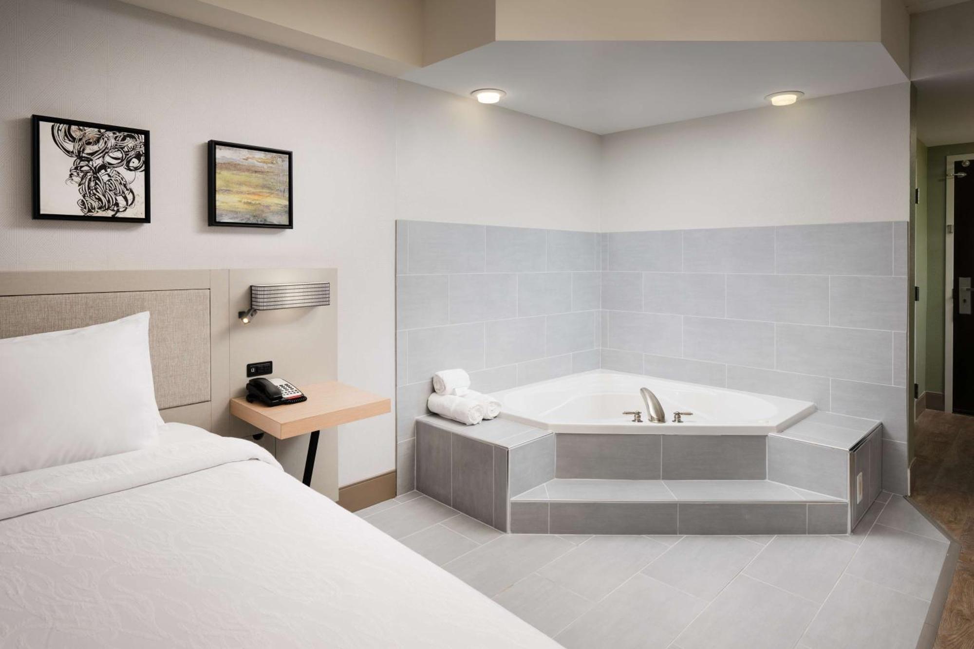 King Room with Whirlpool