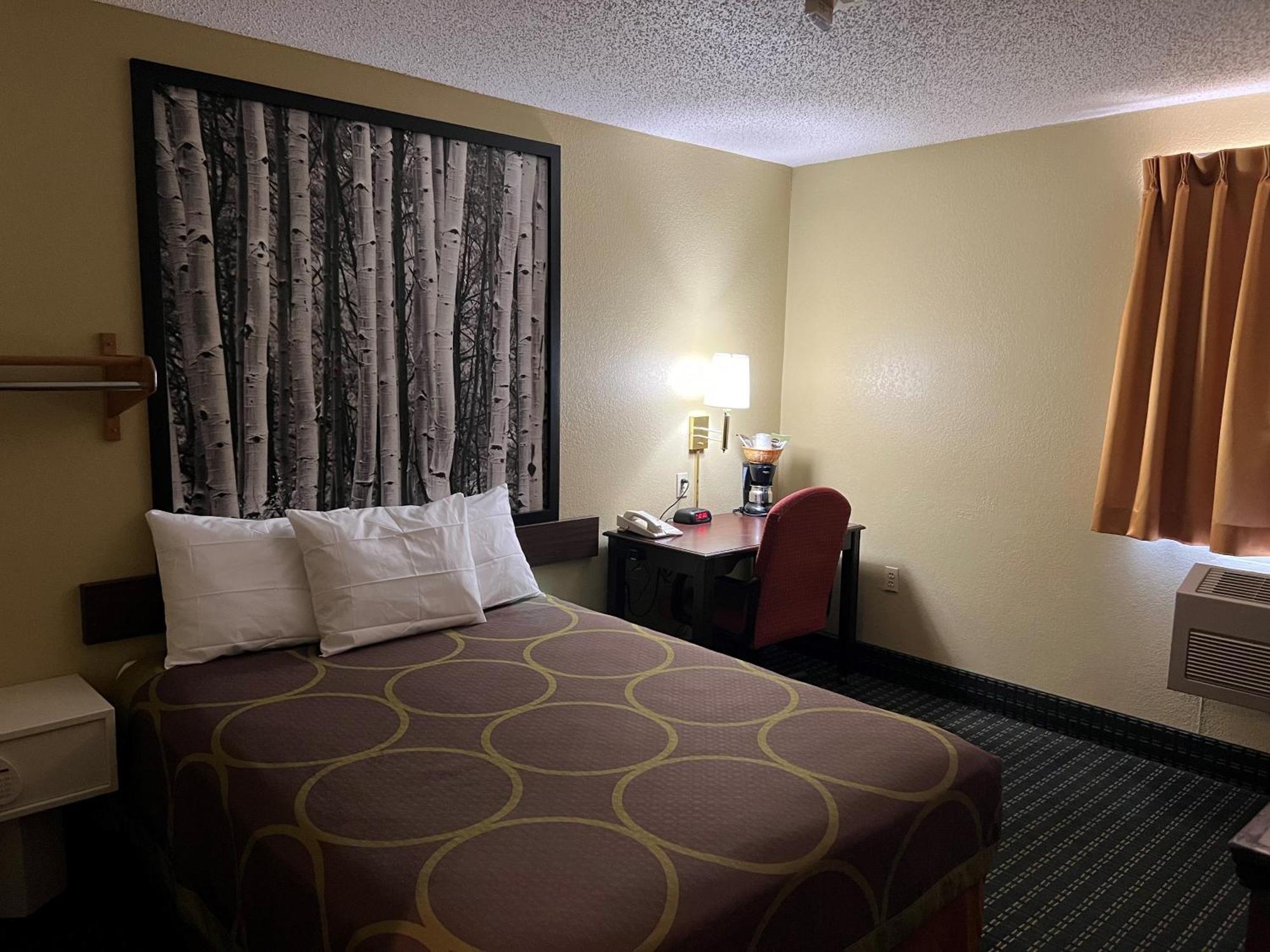 Queen Room Disability Access Non-Smoking