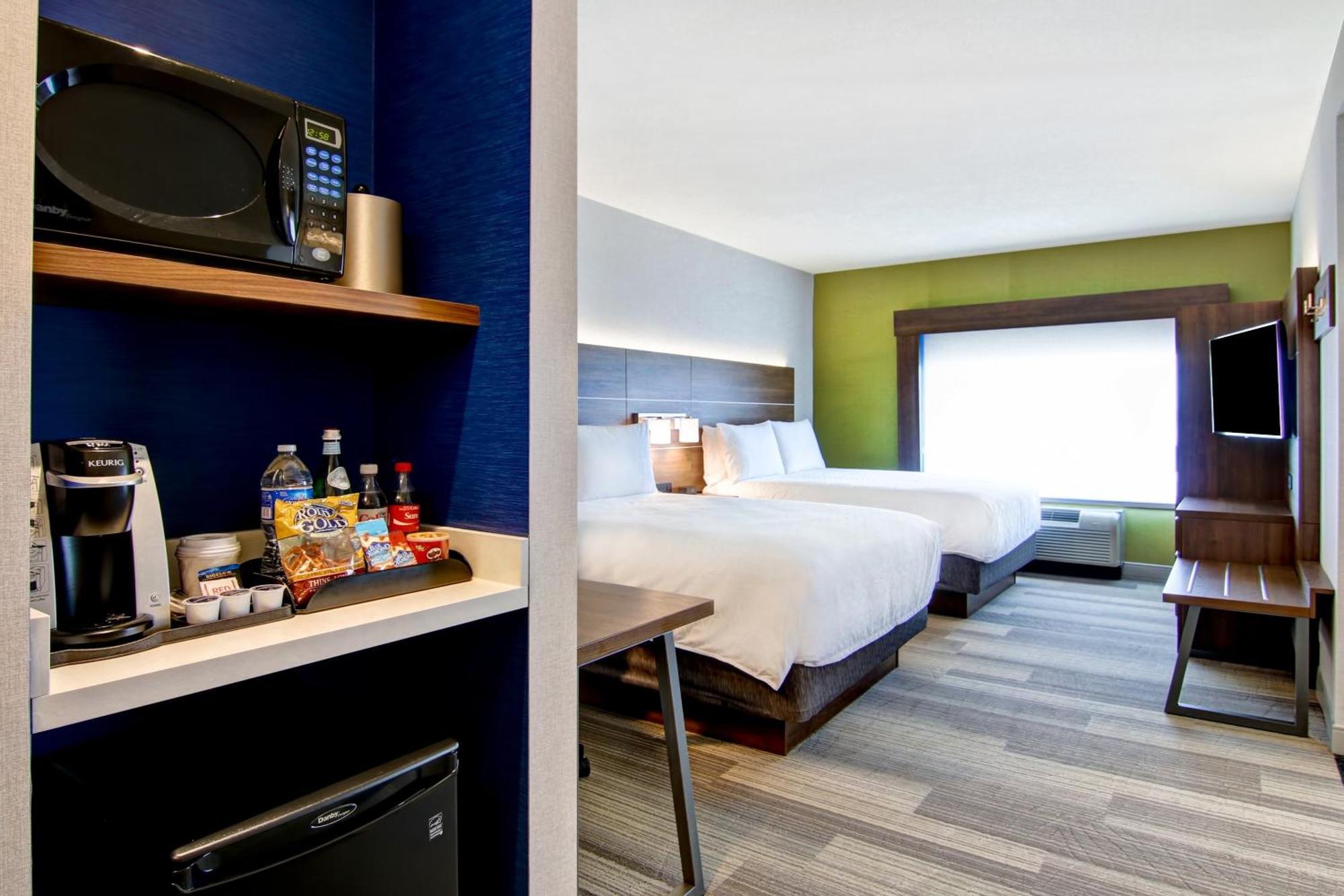Queen Suite with Two Queen Beds