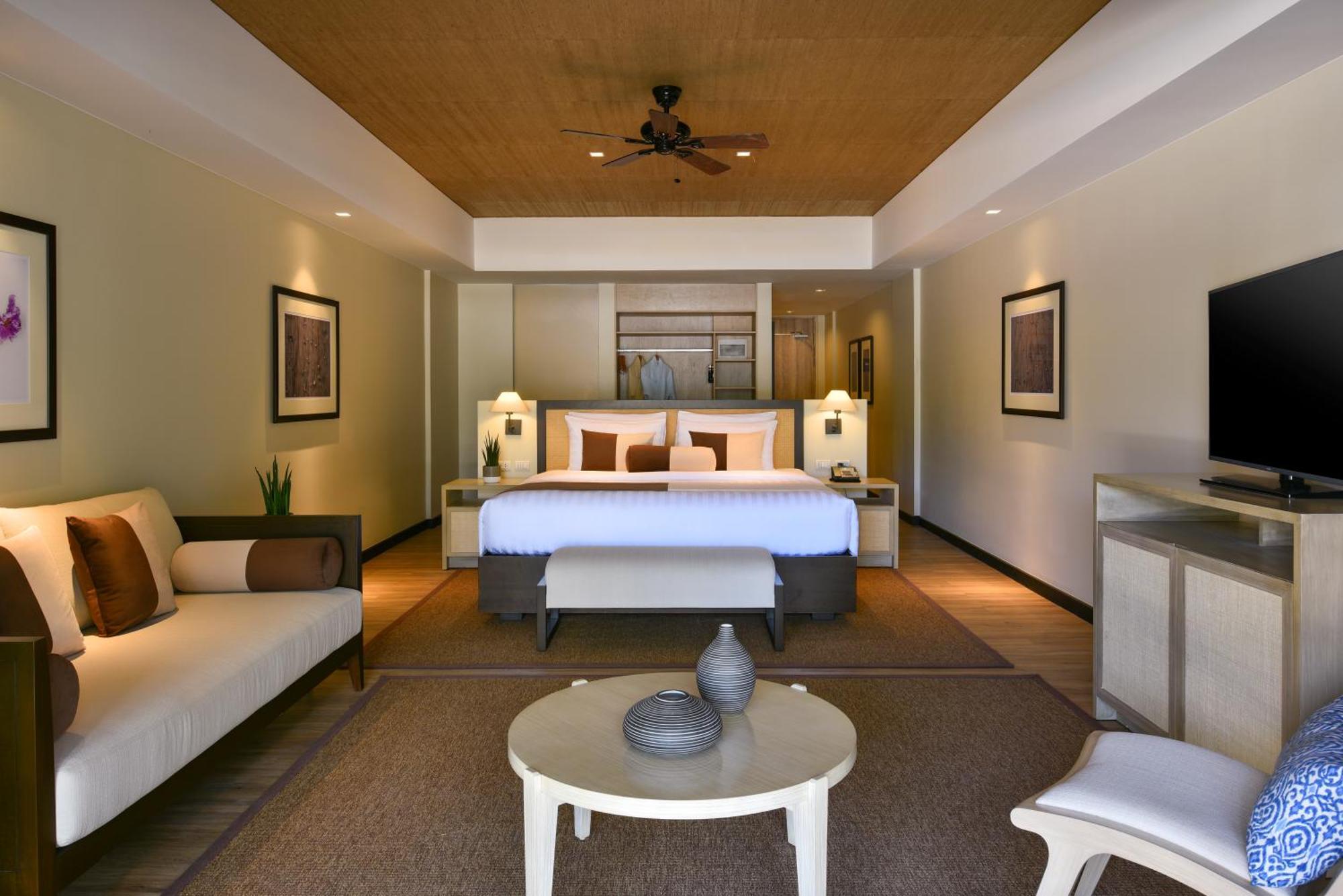 1 King Bed Suite Room Pool View,1456461442:JPEG