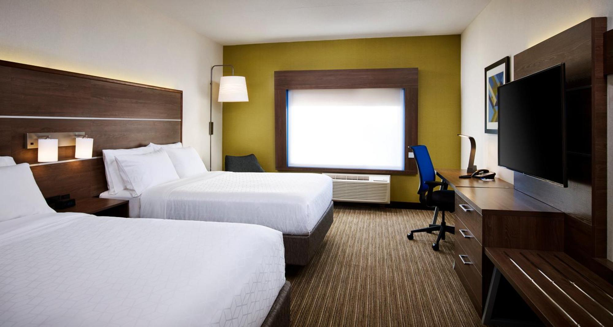 Queen Room Two Queen Beds Non-Smoking