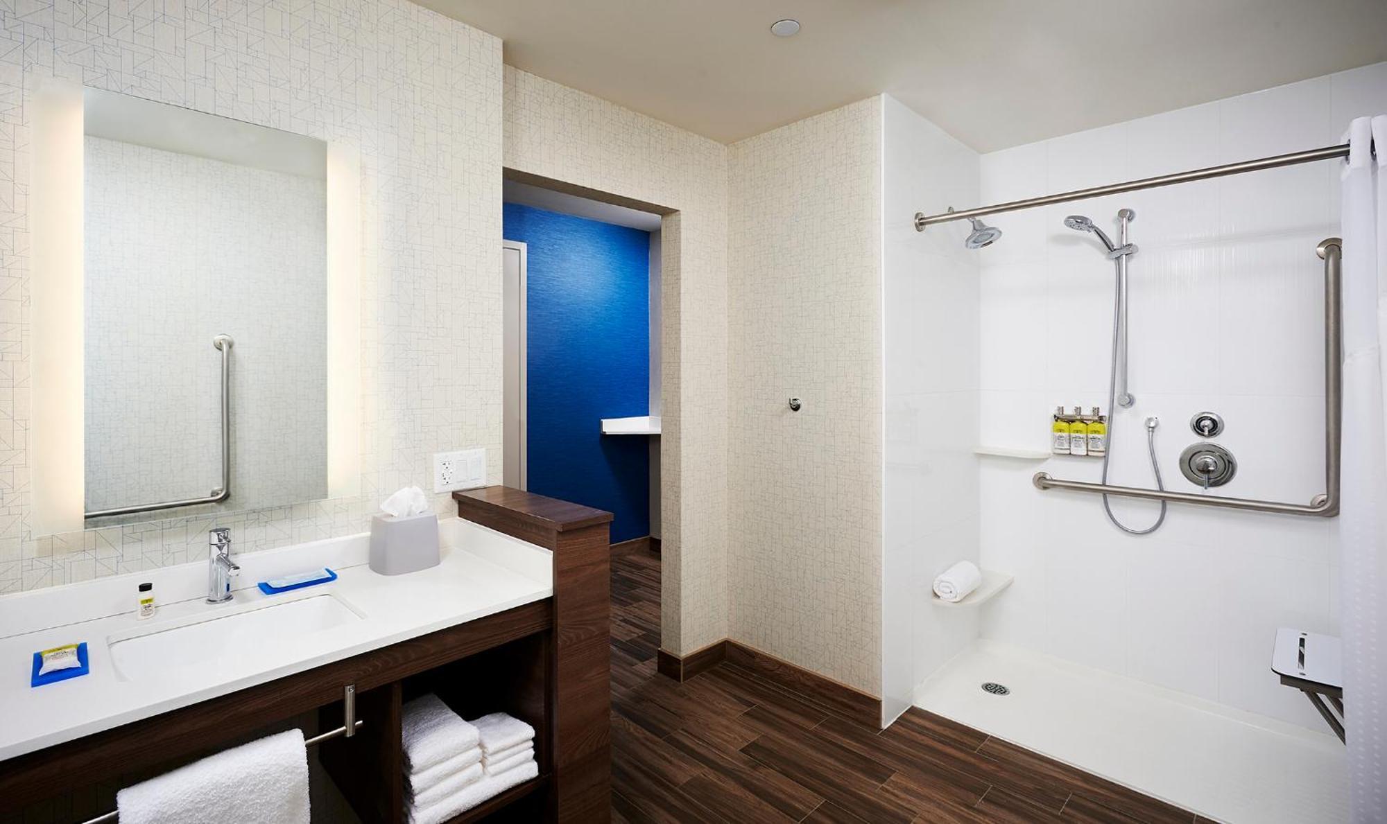 King Room Mobility Access or Roll Shower Non-Smoking