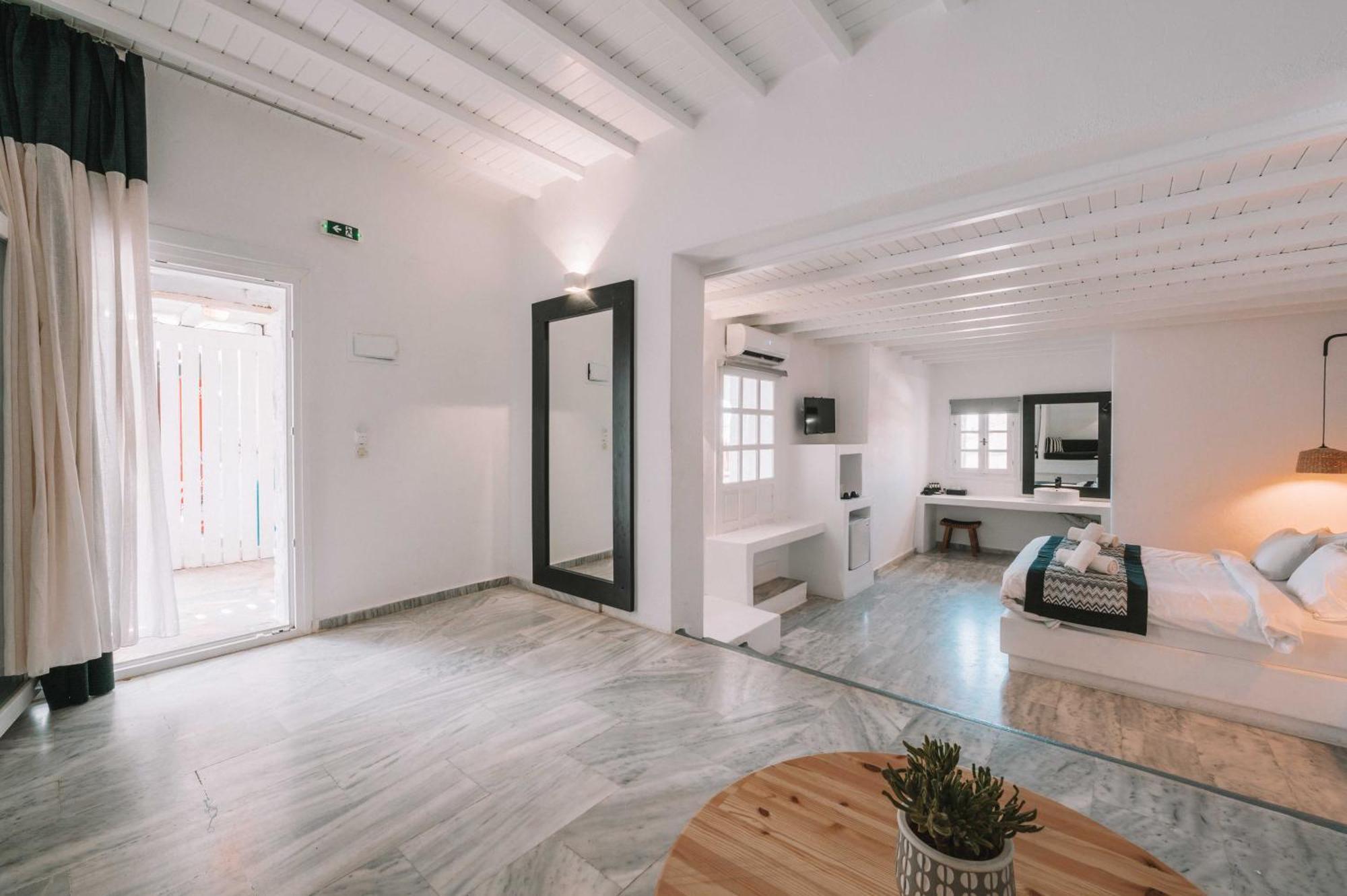 Friends & Family Suite Surrounding View