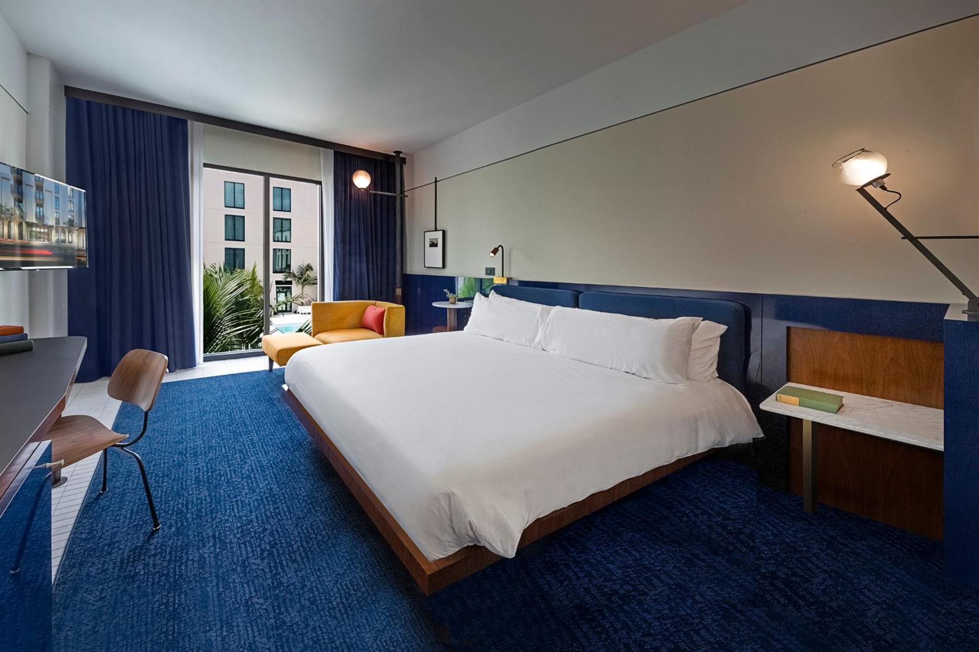 Courtyard King Guestroom