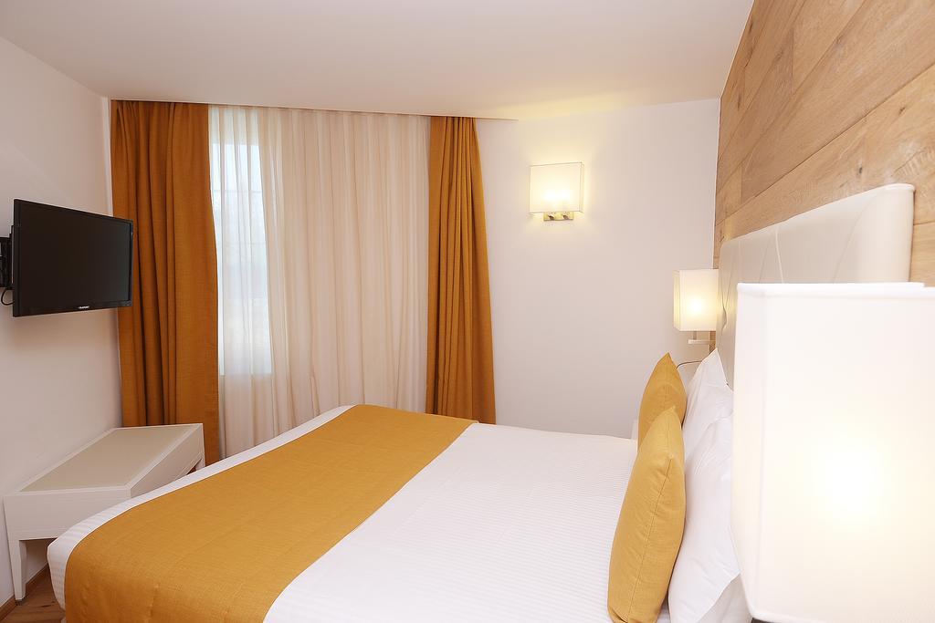 Luxury Queen Room,287783084:JPEG