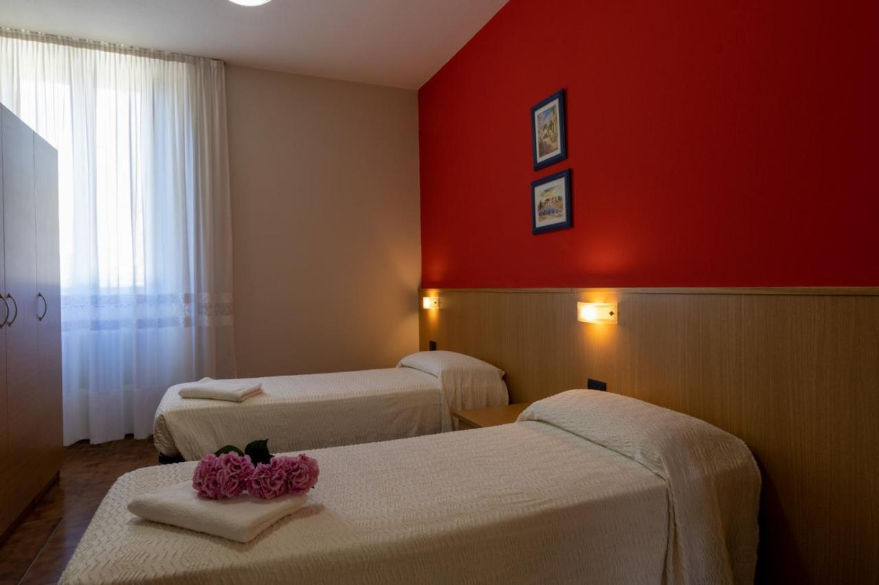 Twin Room,1467104414:JPEG