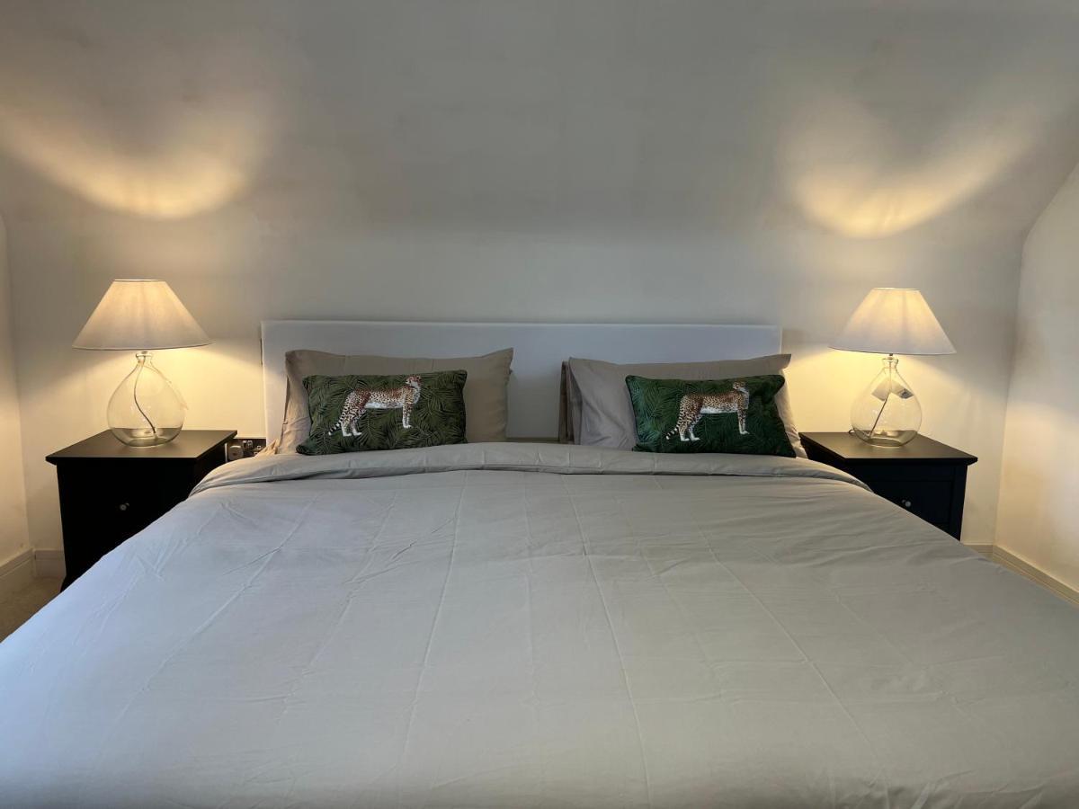 Queen Room Garden View