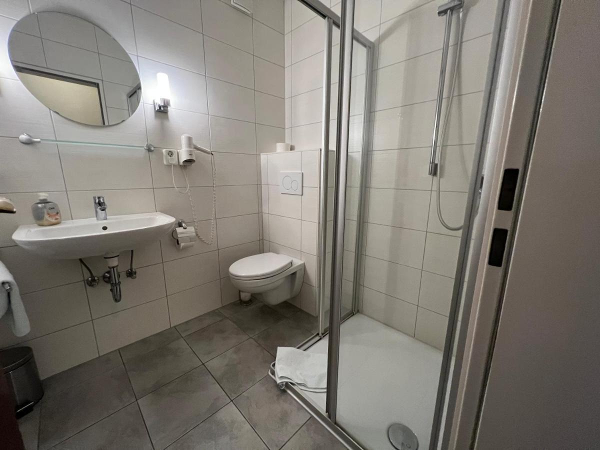 Single Room Bathroom