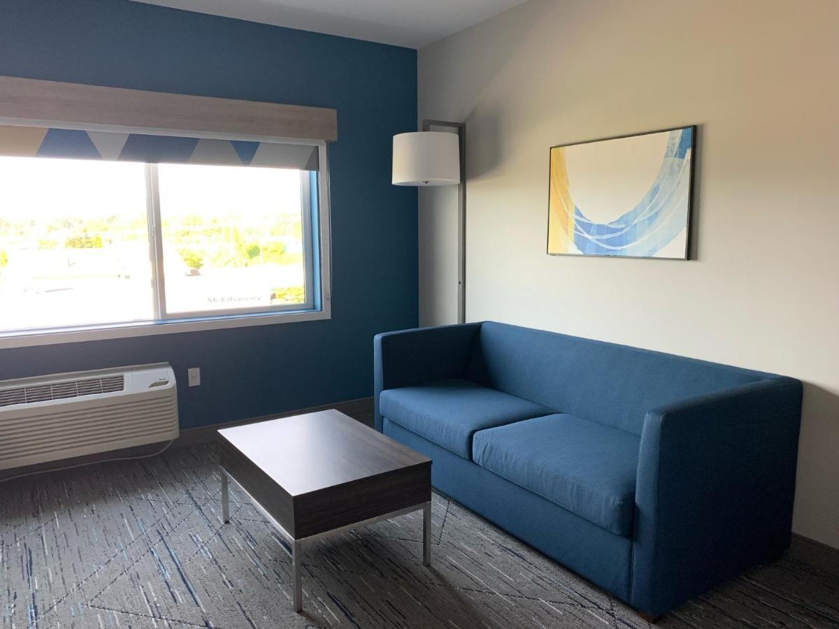 Suite Two Queen Beds