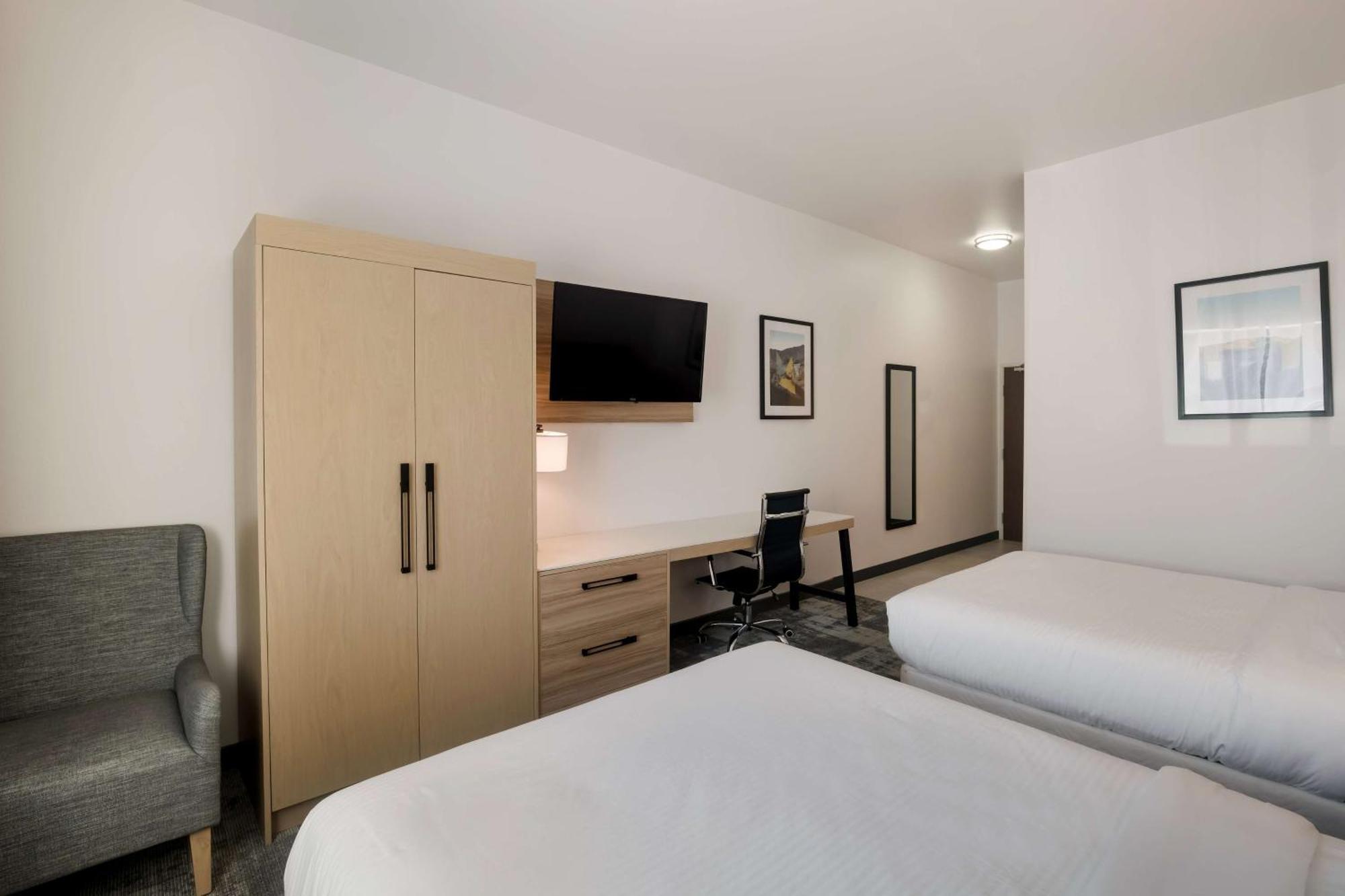 Queen Room Two Queen Beds Mobility Accessible