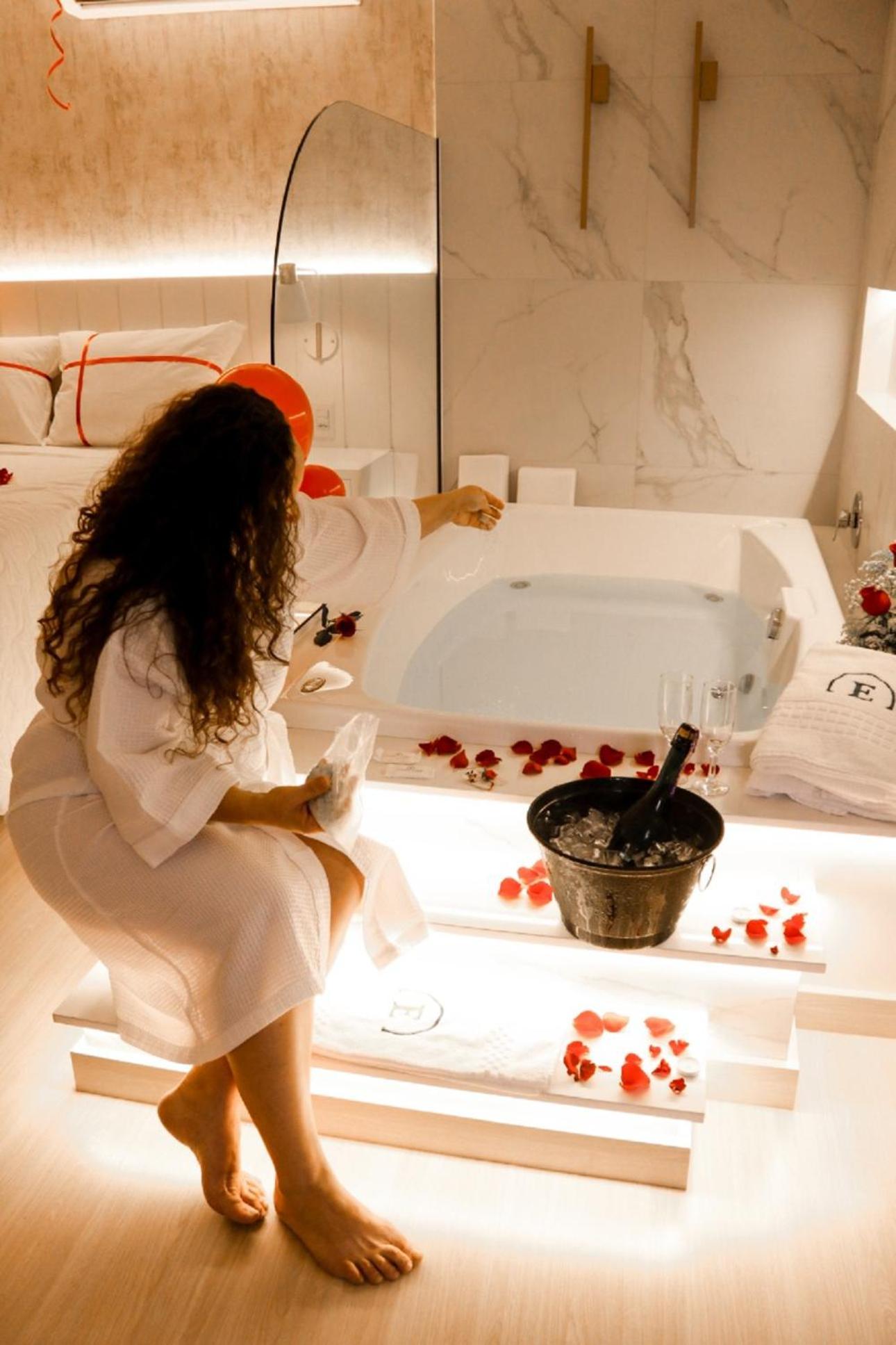 Queen Suite with Spa Bath