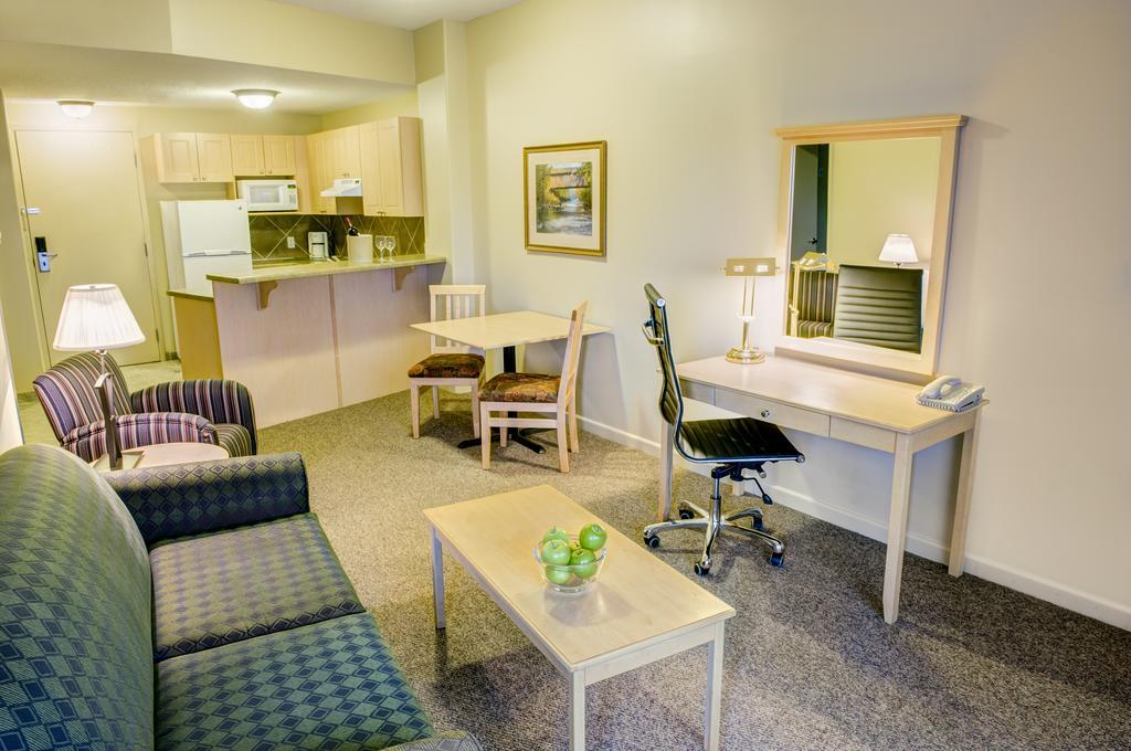 One Bedroom Suite with Two Double Beds