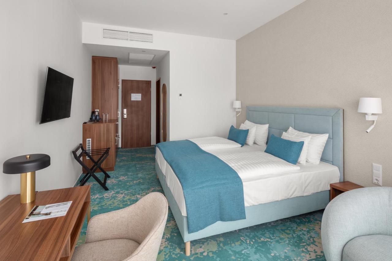 Superior Double or Twin Room Lake View,1480712768:JPEG