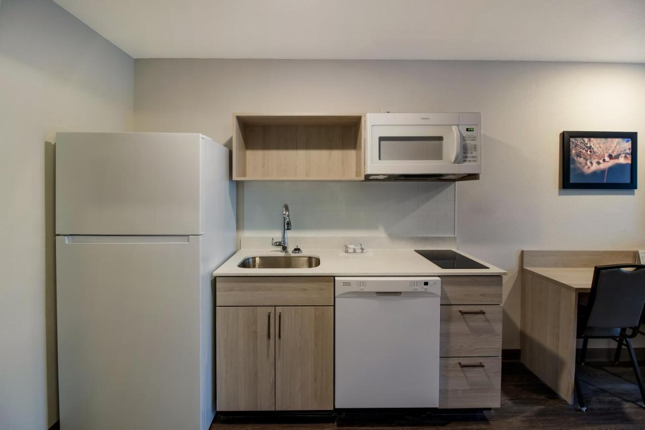 QUEEN SUITE W DISHWASHER DISHES or COOKWARE