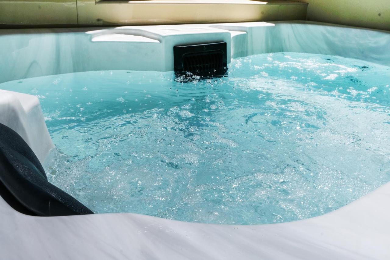 Queen Room Spa Bath,1483527614:JPEG