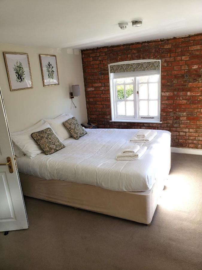 Double or Twin Room with Shower