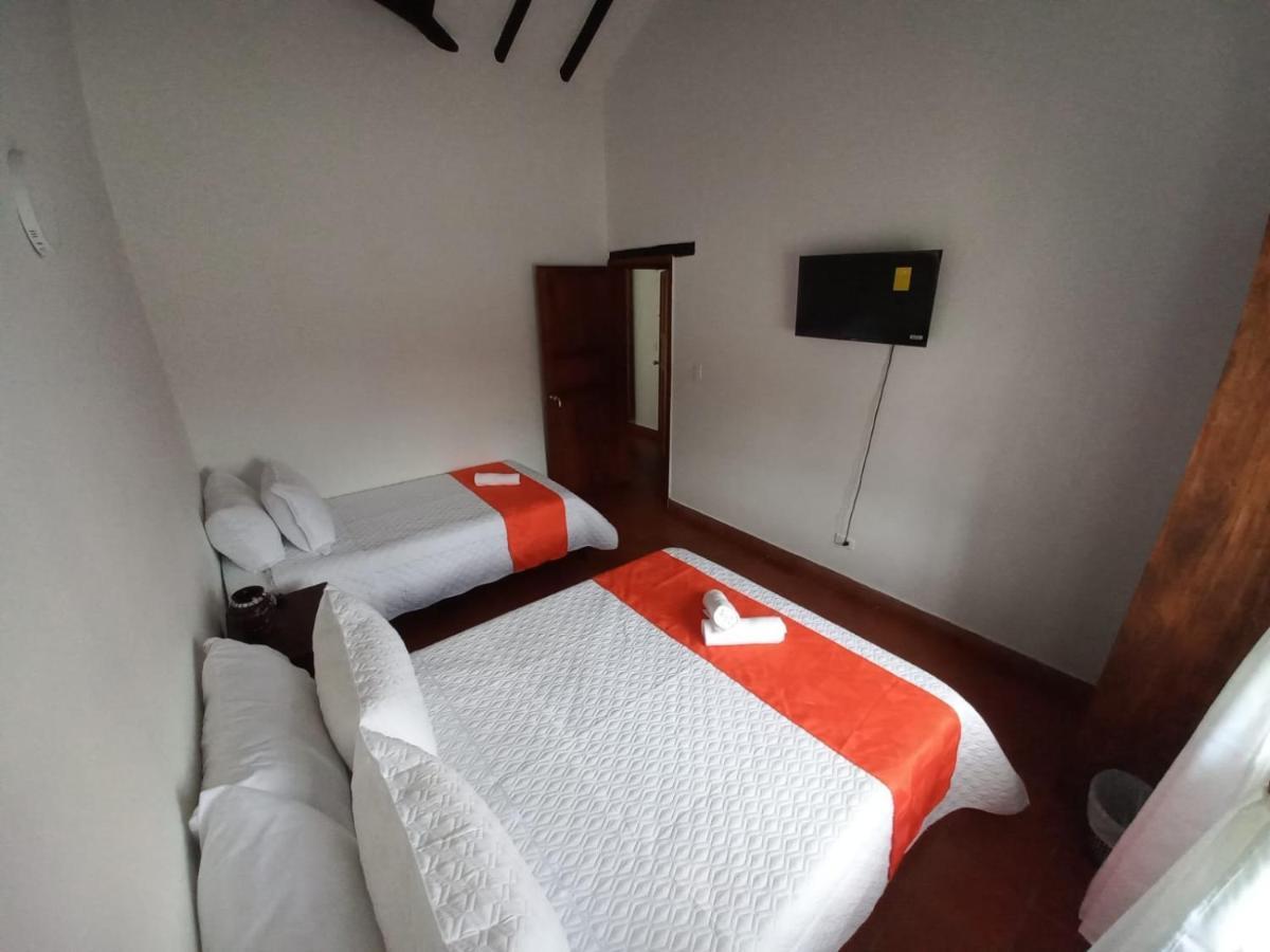 Habitación Triple Básica con baño compartido