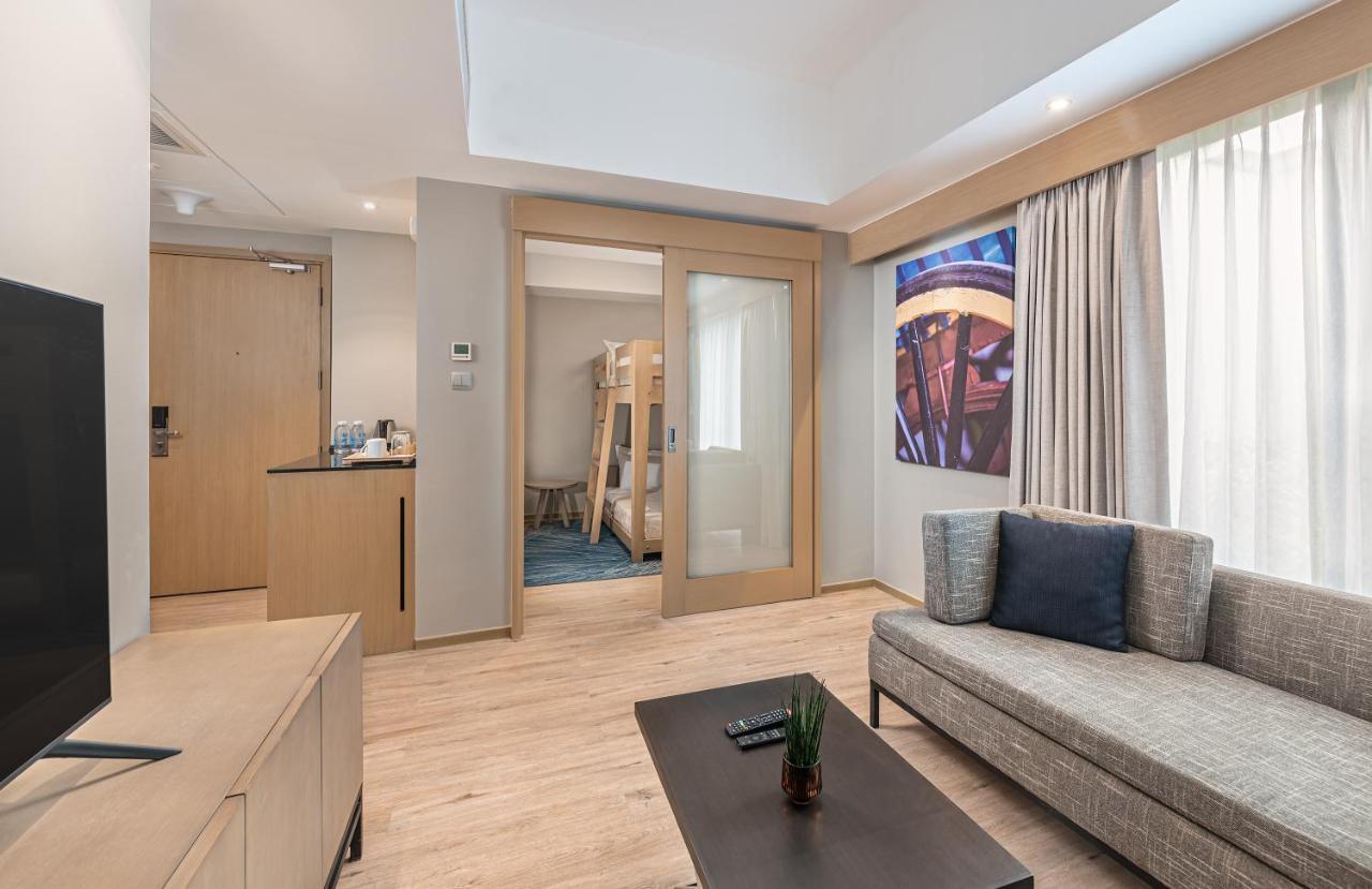 1 King Bed 1 Bunk Bed Family Room Living Area