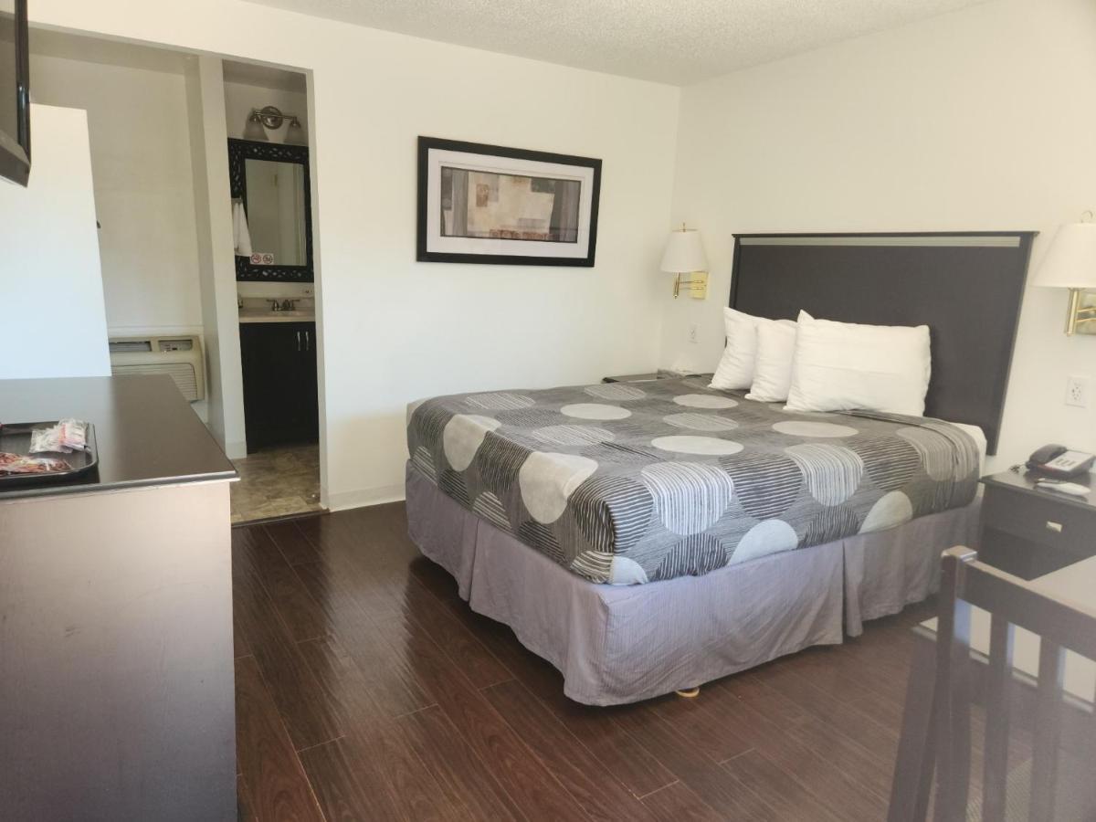 Standard Queen Room