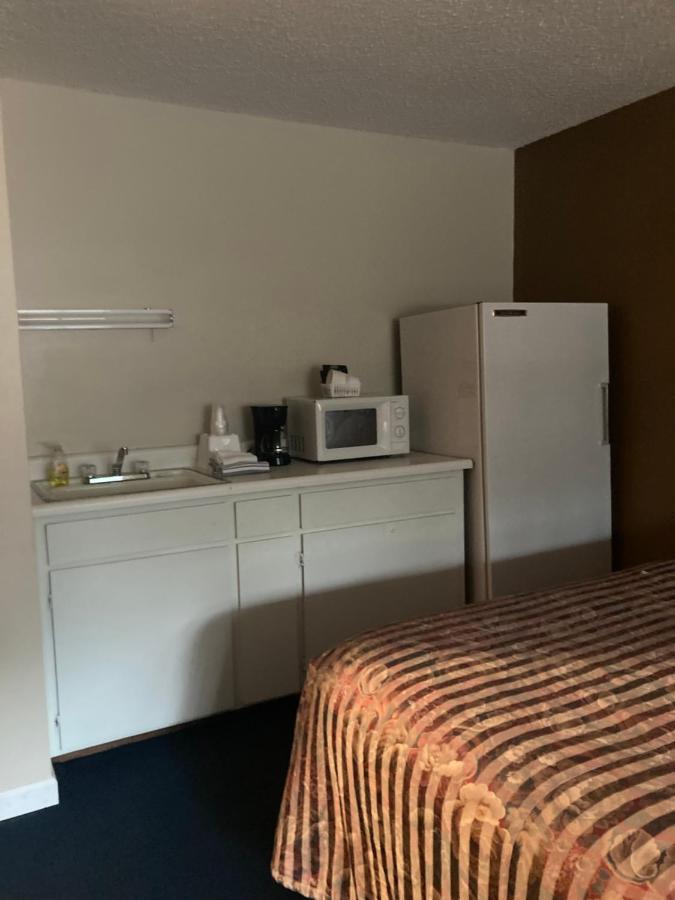 Studio with Two Queen Beds - Non-Smoking