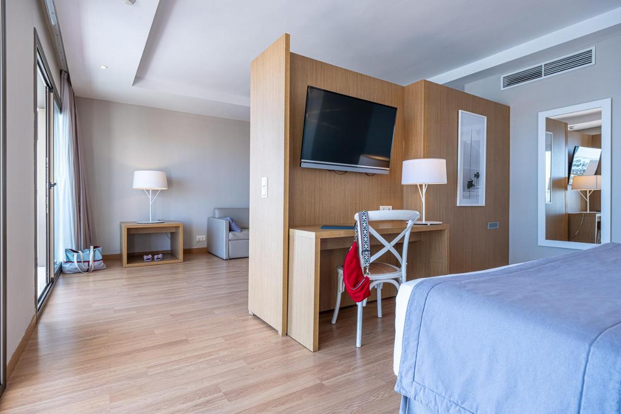 Suite Júnior com Vista Mar (2 Adultos + 2 Crianças)