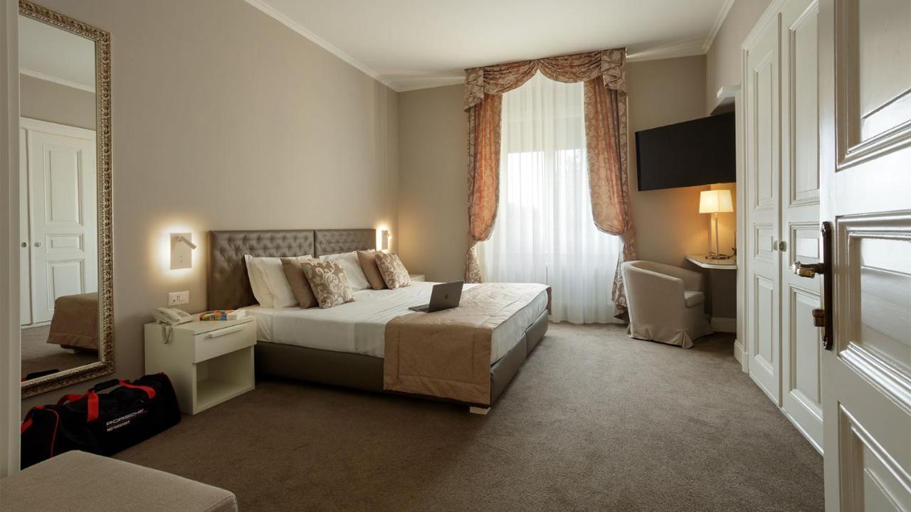 Deluxe Room,1498688803:JPEG