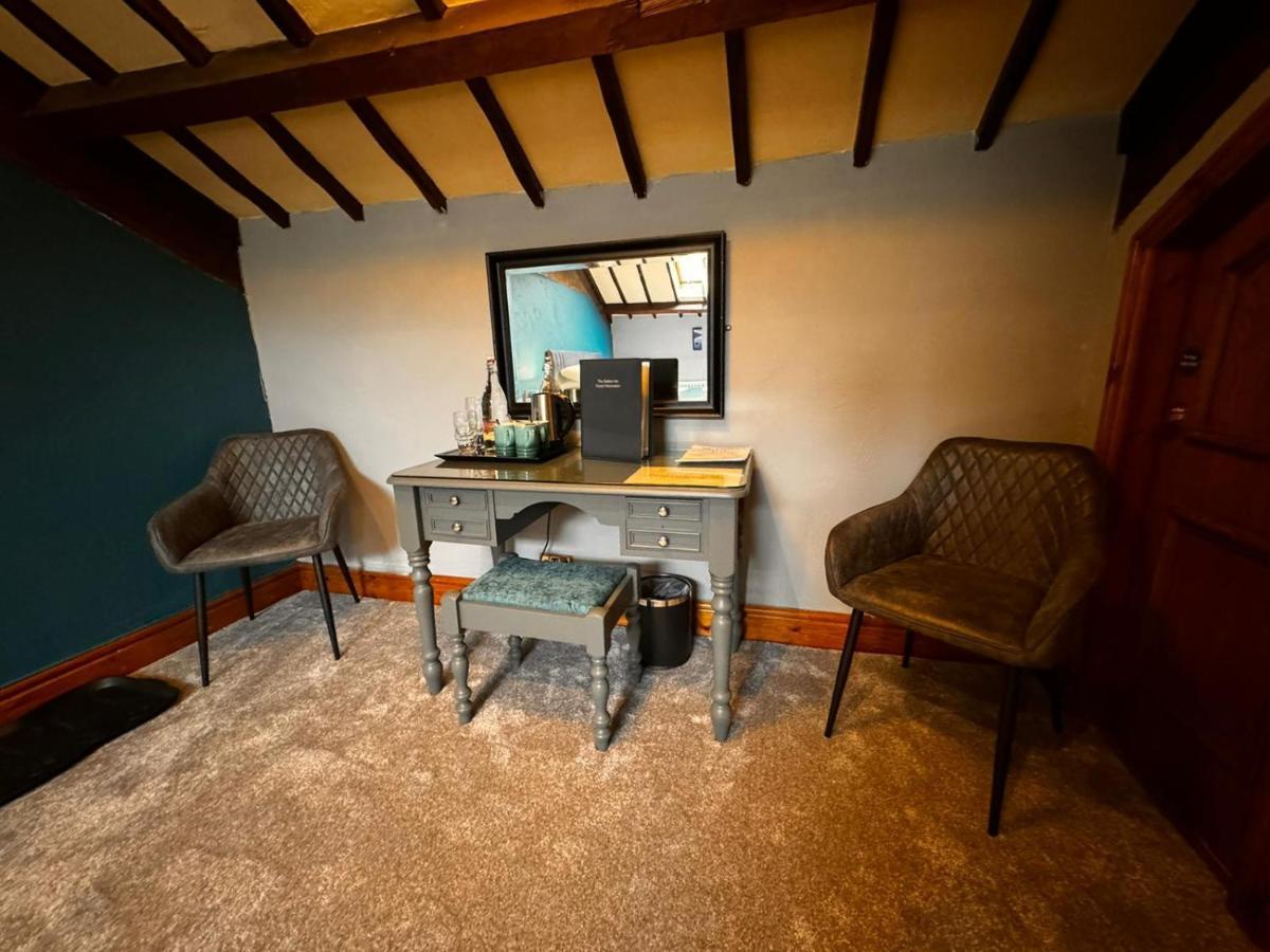 Family Room (2 Adults + 1 Child)