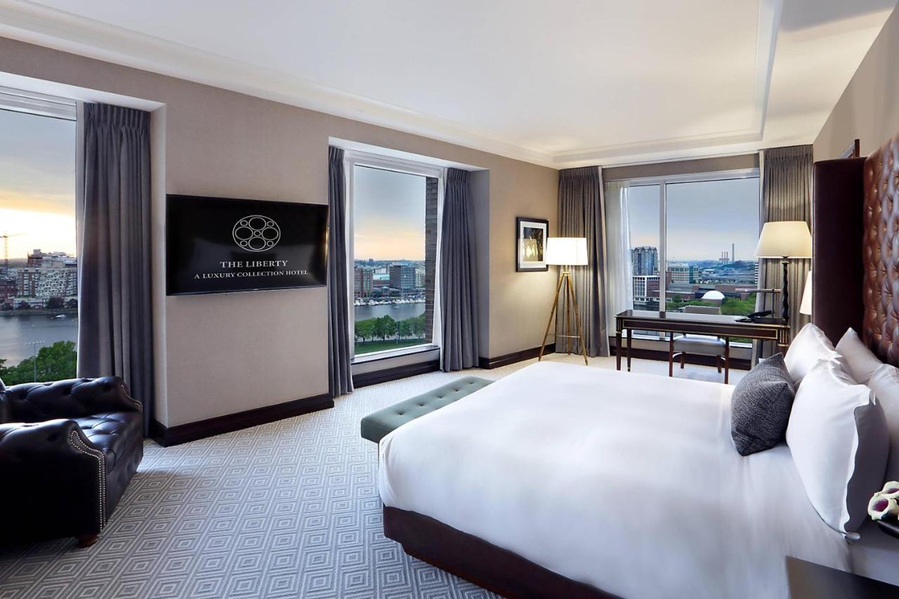Ebersol 1 Bedroom Presidential Suite 1 King City view
