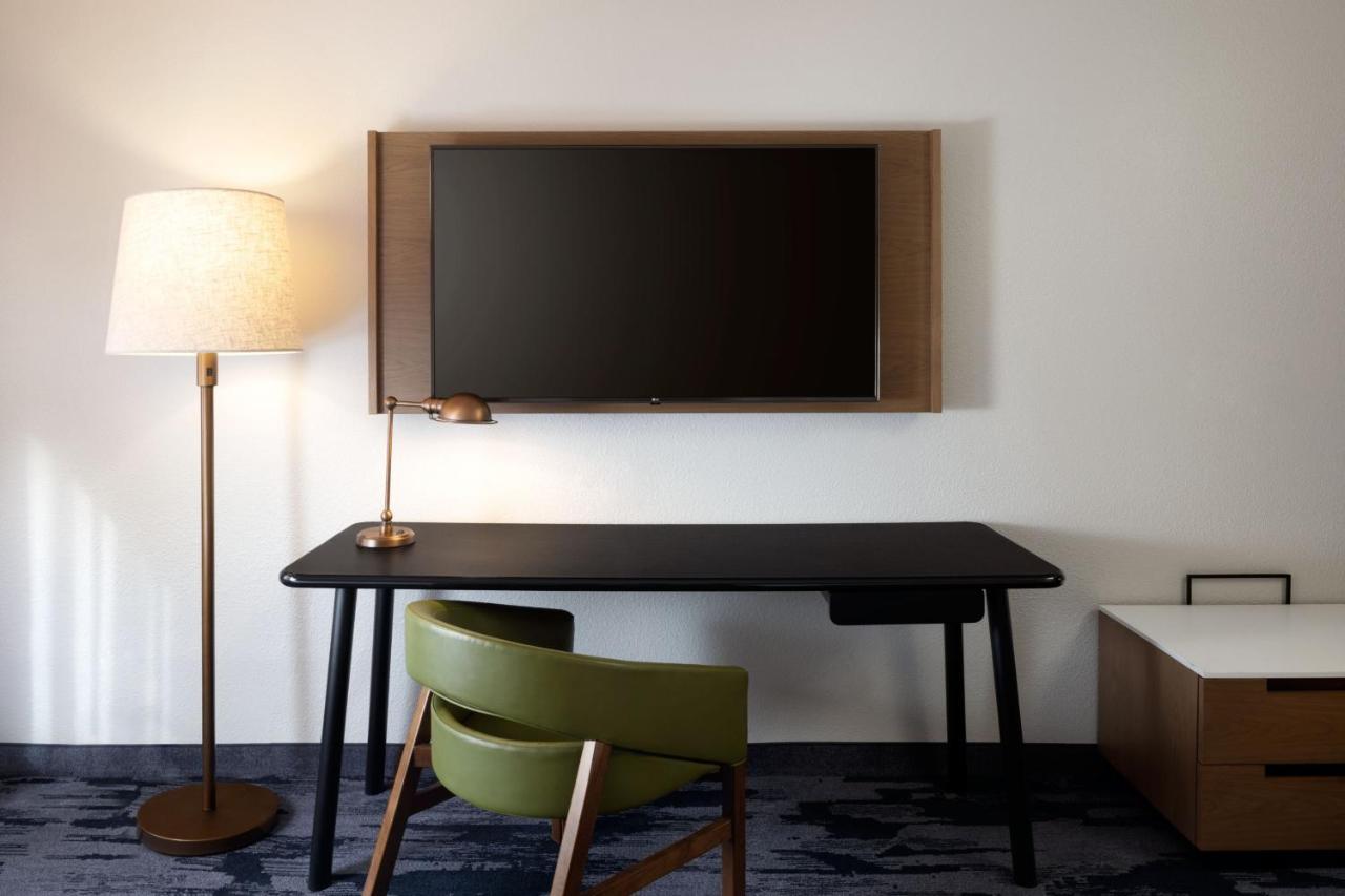 King Room with Bathtub - Mobility Access/Hearing Accessible