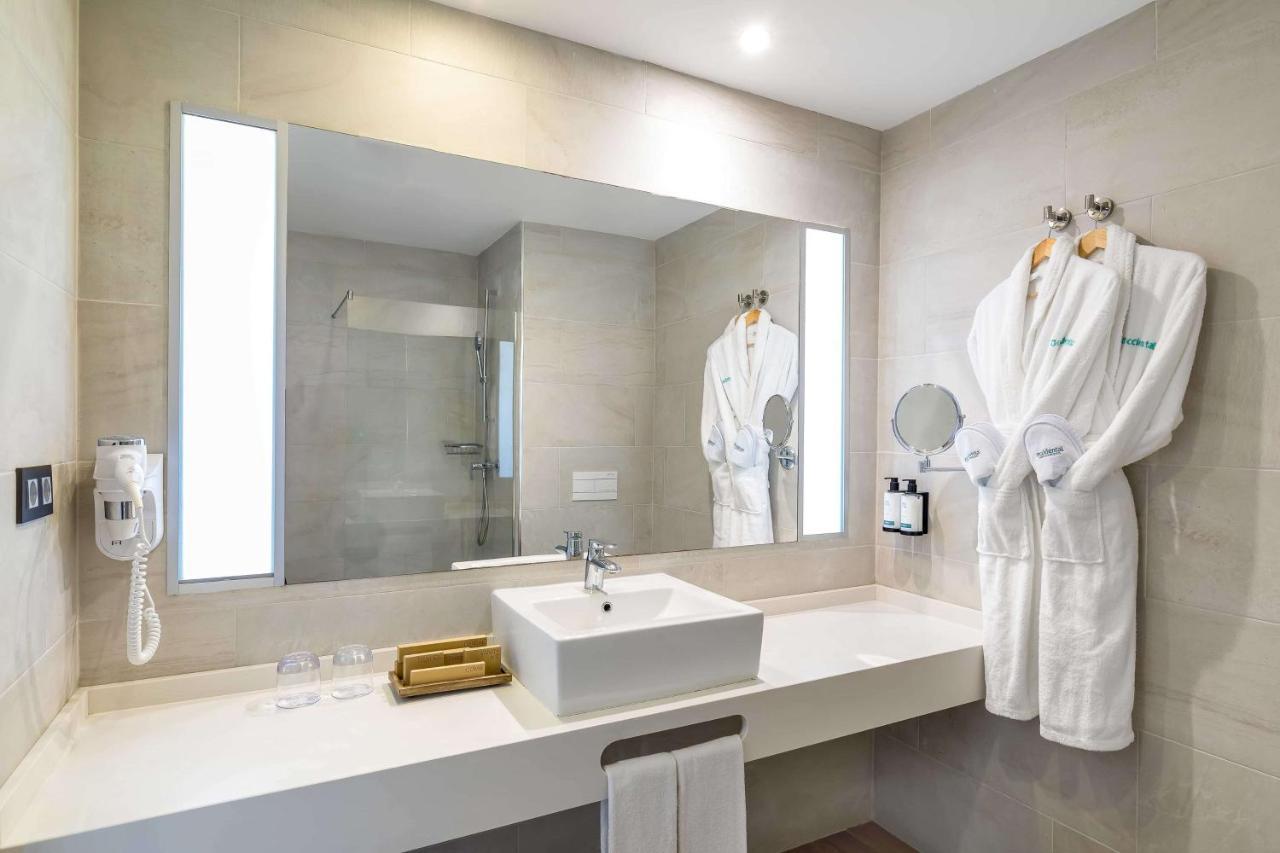 Quarto Duplo ou Twin Deluxe com Terraço e Vista Mar Lateral