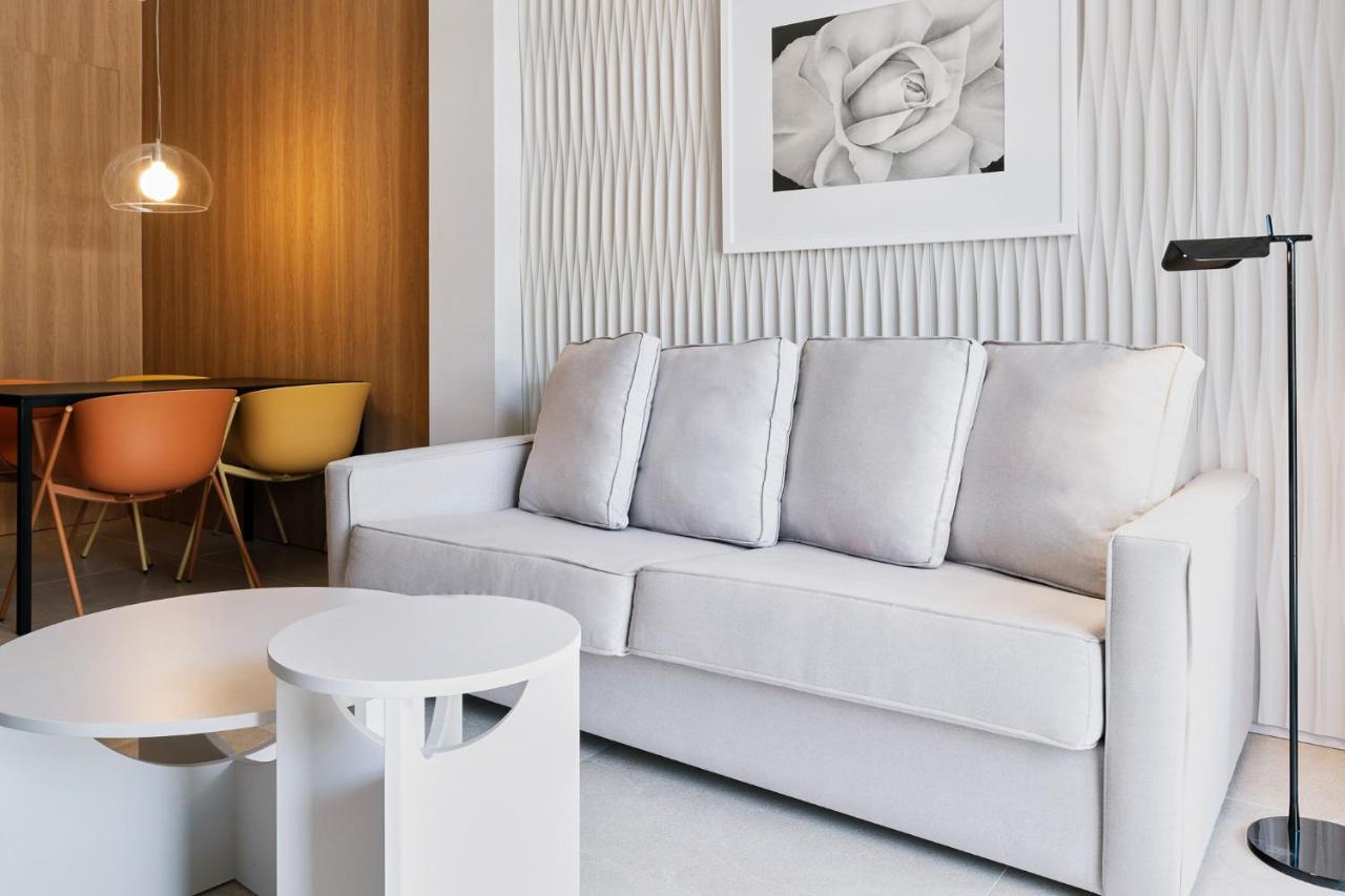Suite com 1 Quarto e Varanda