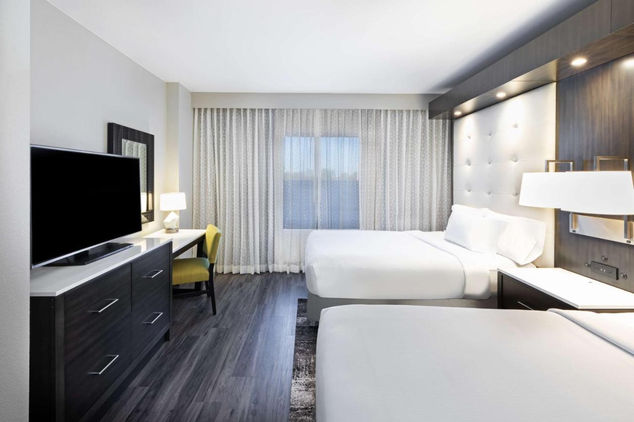 Two-Room Premium Queen Suite Hearing Accessible or Non-Smoking